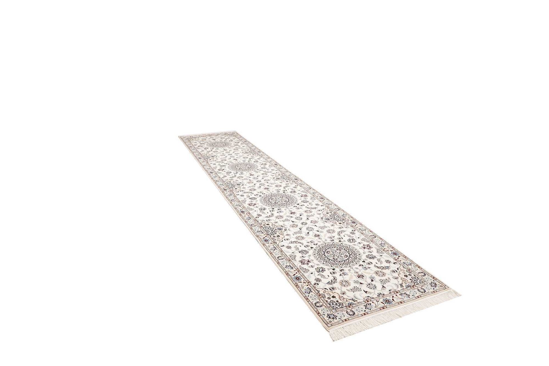 Nain Perserteppich aus Iran, 88 × 411 cm