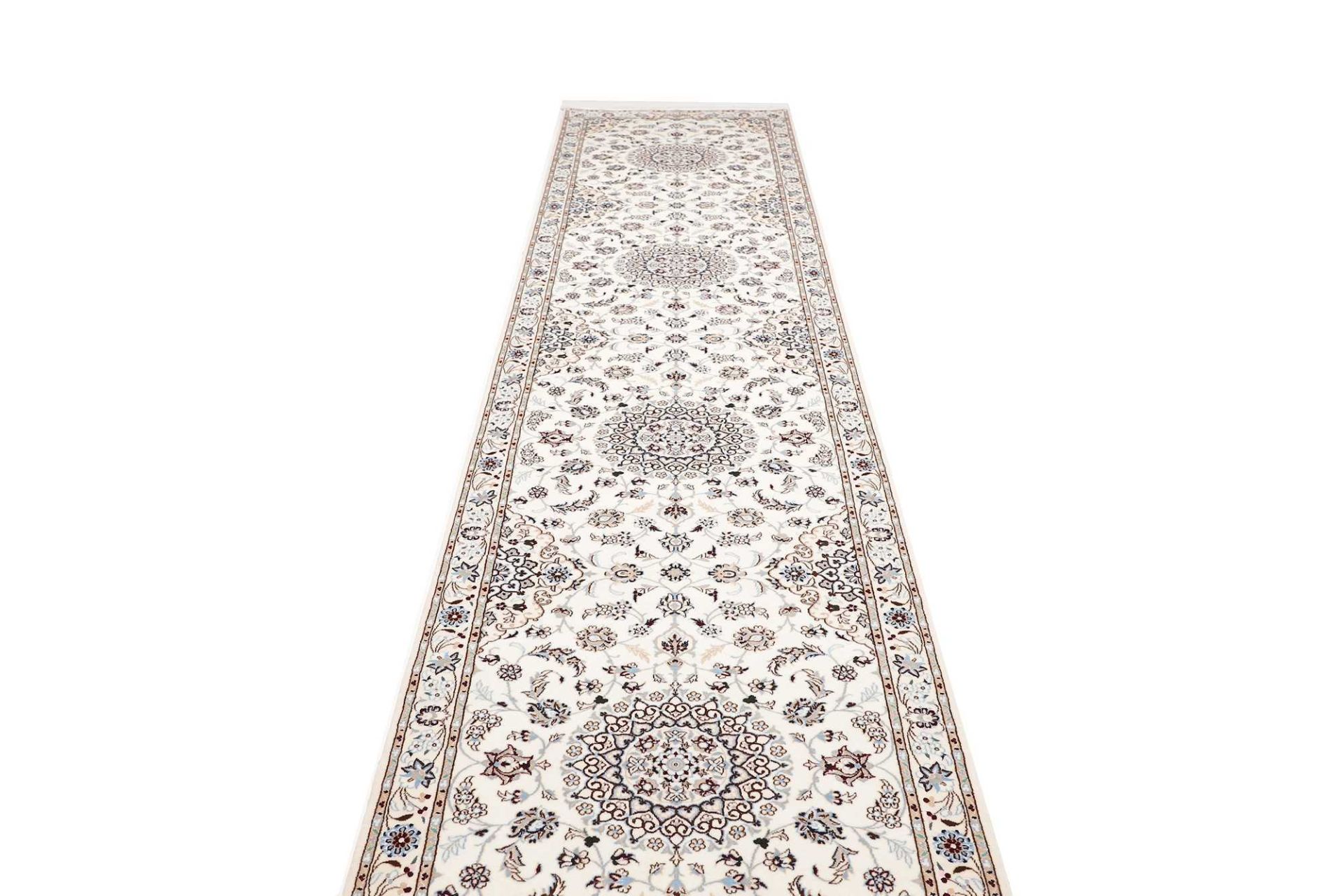 Nain Perserteppich aus Iran, 88 × 411 cm