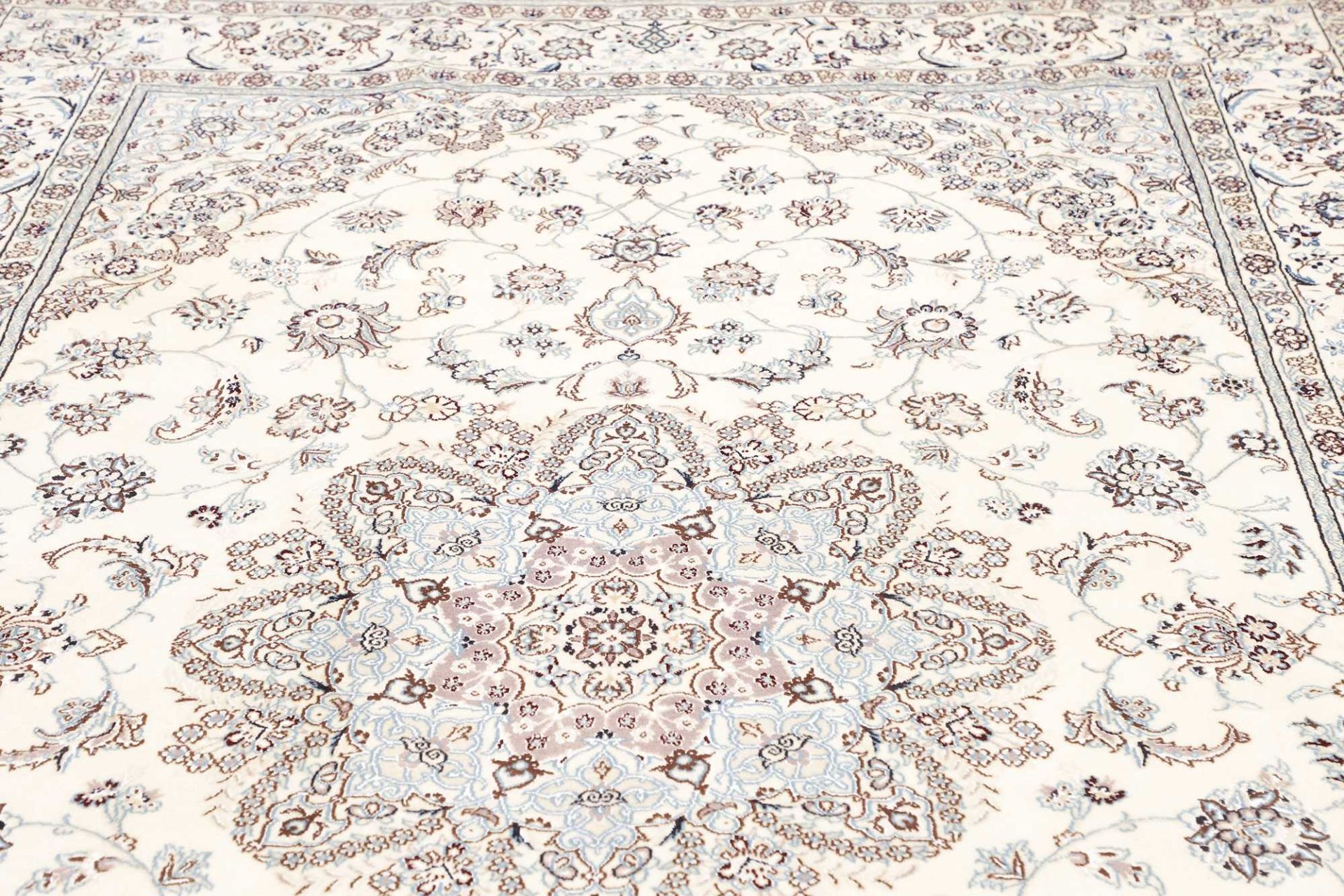 Handgeknüpfter Nain Perserteppich 203 × 305 cm