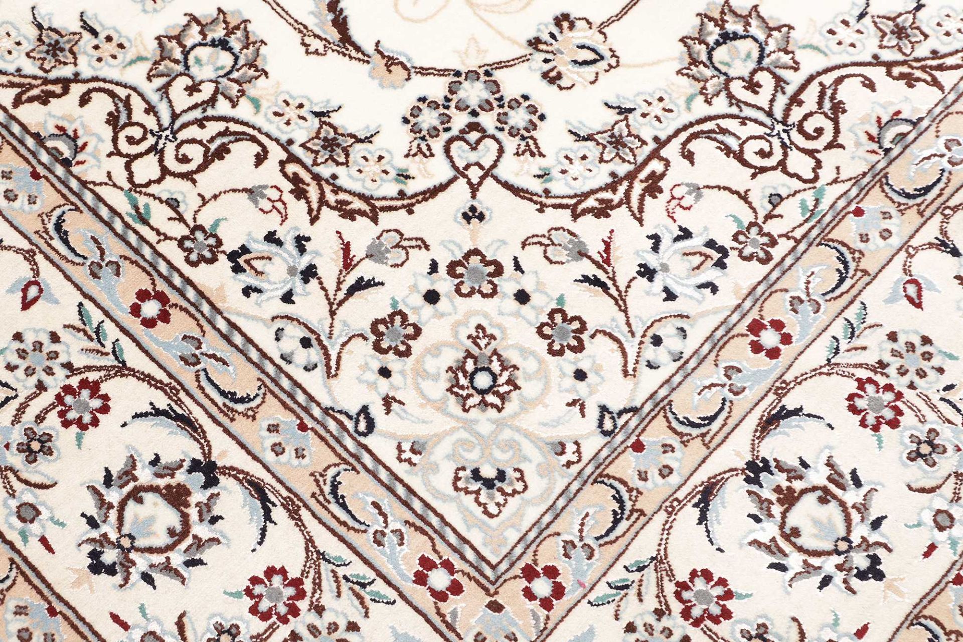 Handgeknüpfter Nain Perserteppich 209 × 311 cm