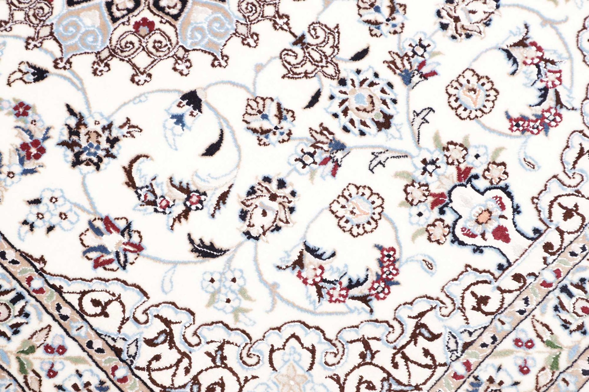 Nain Perserteppich aus Iran, 87 × 119 cm