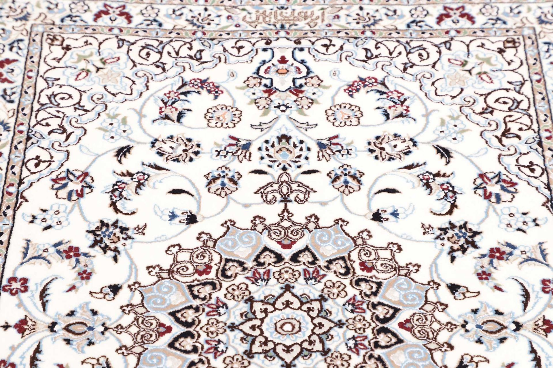 Nain Perserteppich aus Iran, 87 × 119 cm