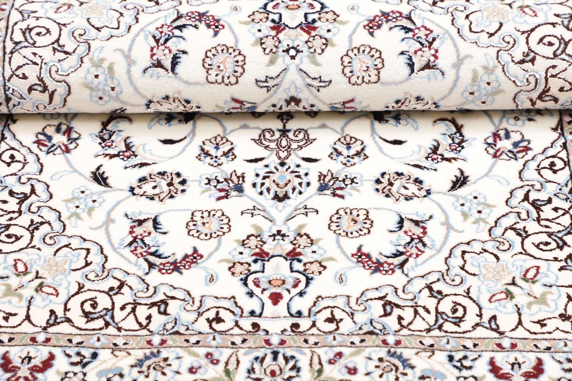 Nain Perserteppich aus Iran, 87 × 119 cm