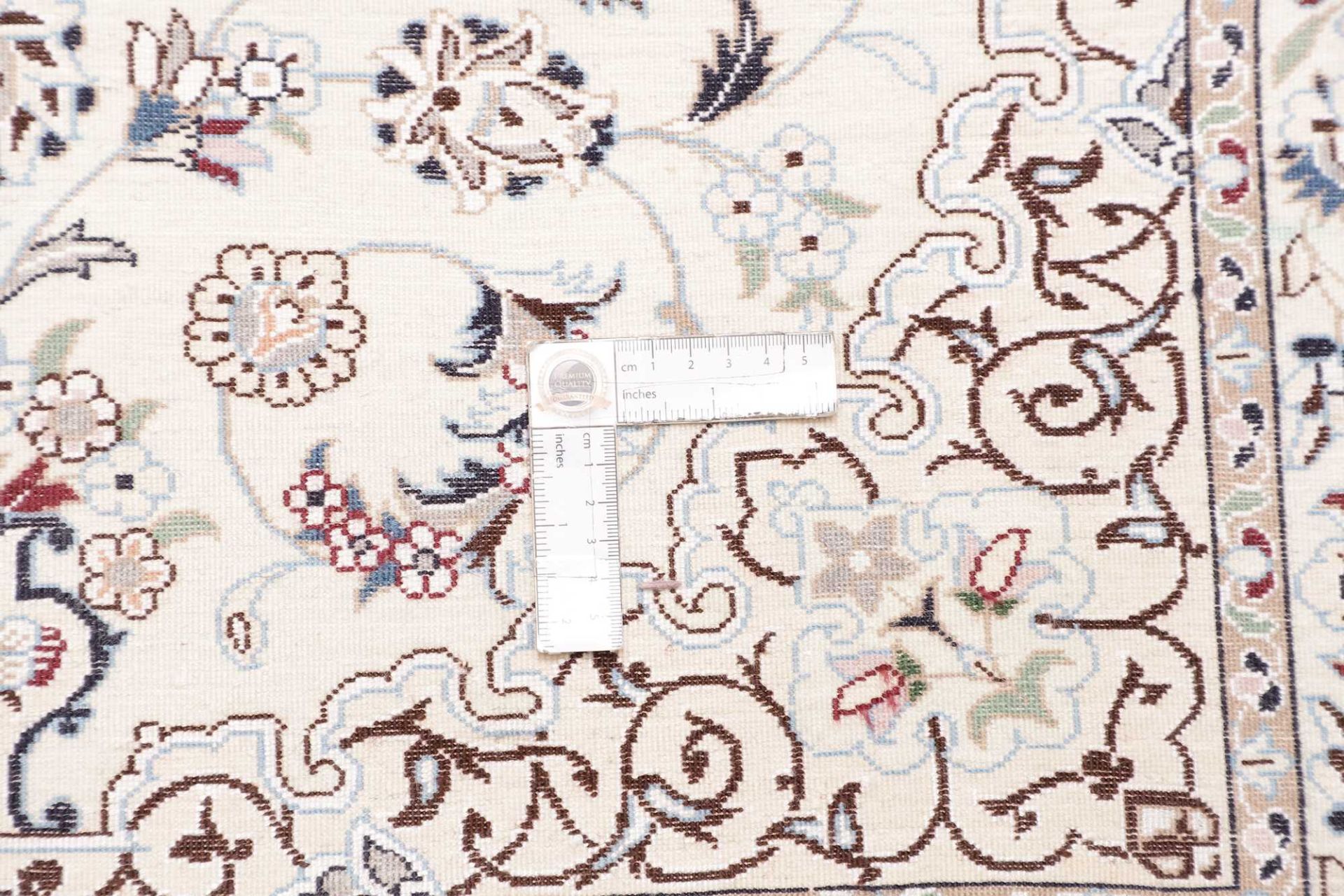 Nain Perserteppich aus Iran, 87 × 119 cm