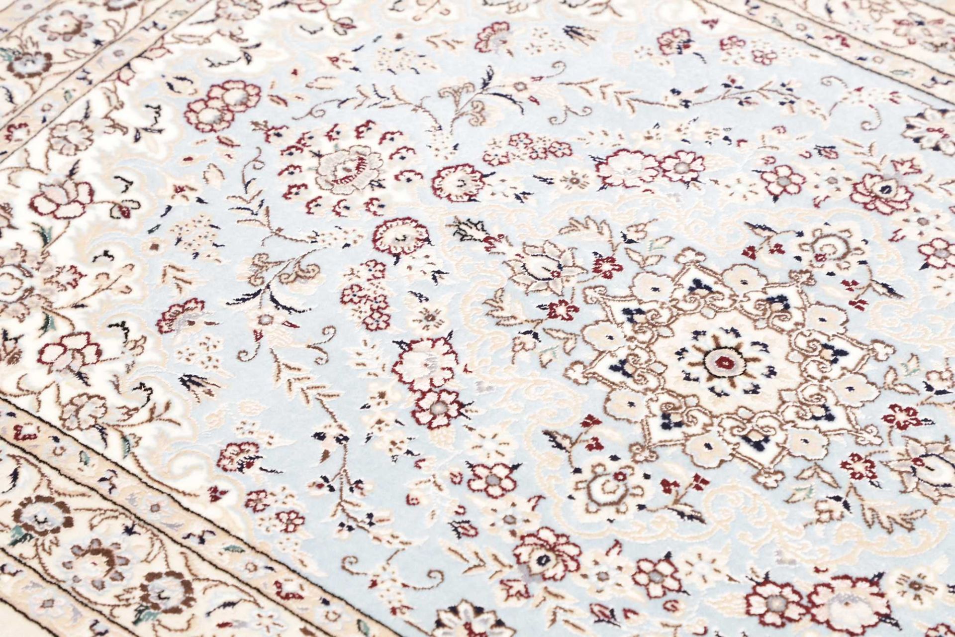 Nain Perserteppich aus Iran, 82 × 121 cm