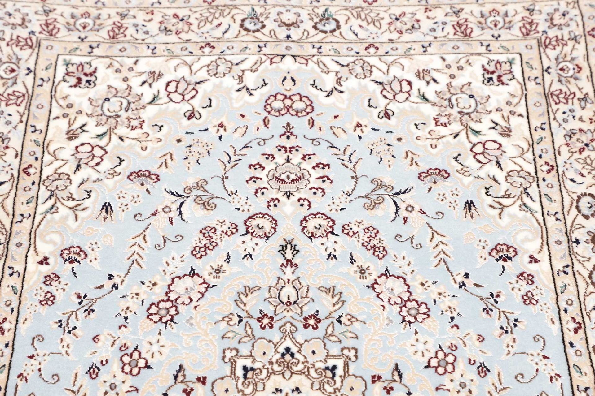 Nain Perserteppich aus Iran, 82 × 121 cm