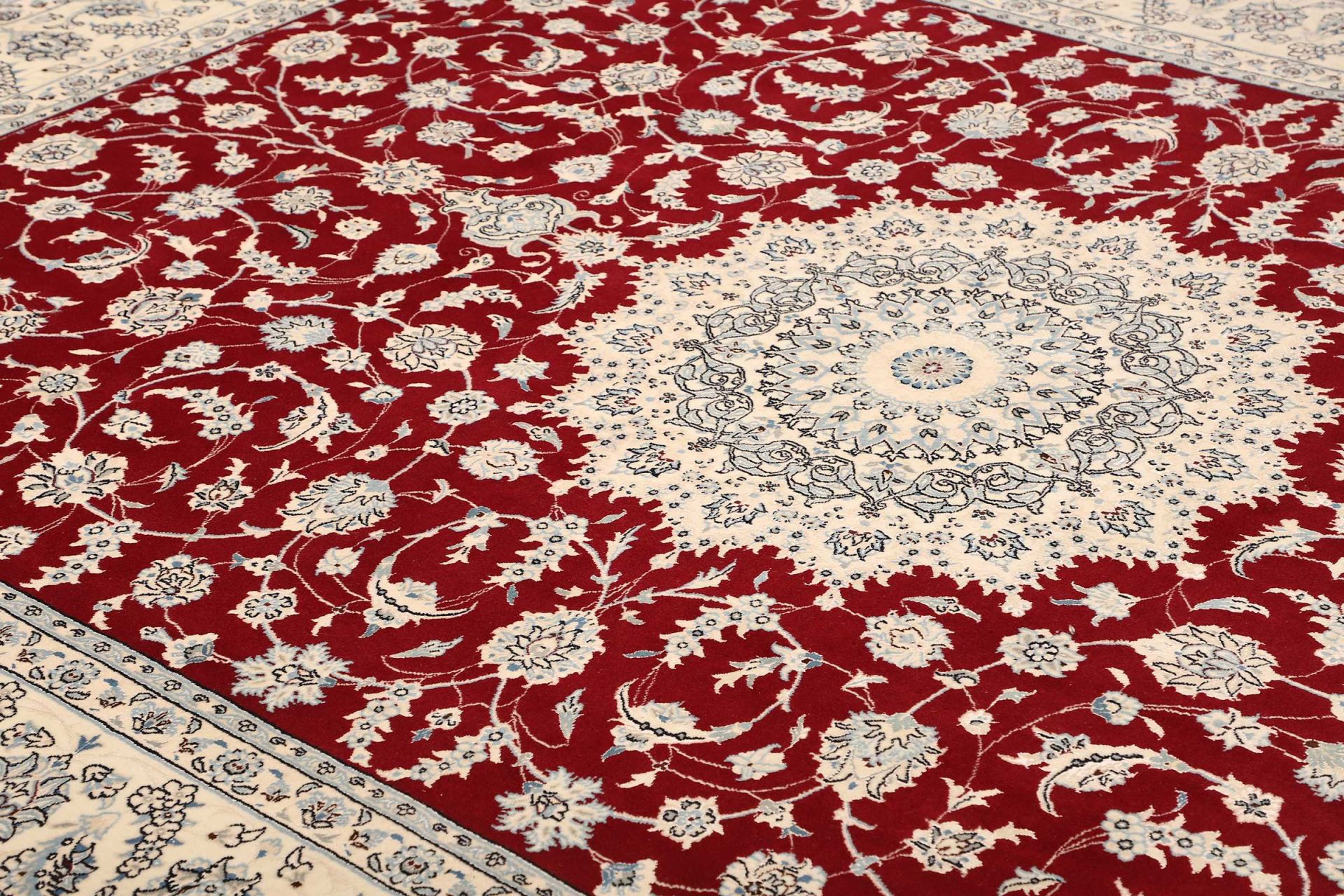Nain Perserteppich aus Iran, 251 × 339 cm