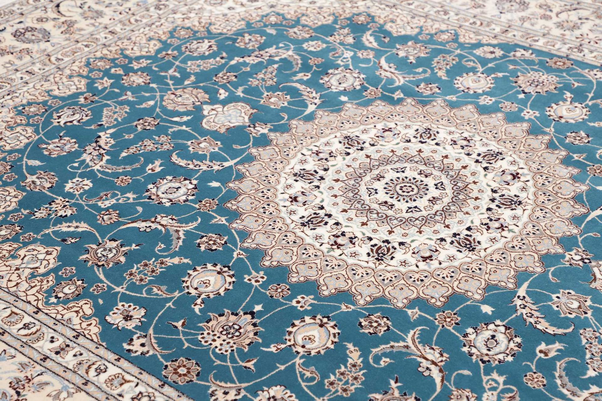 Nain Perserteppich 214 × 254 cm aus Wolle, handgeknüpft