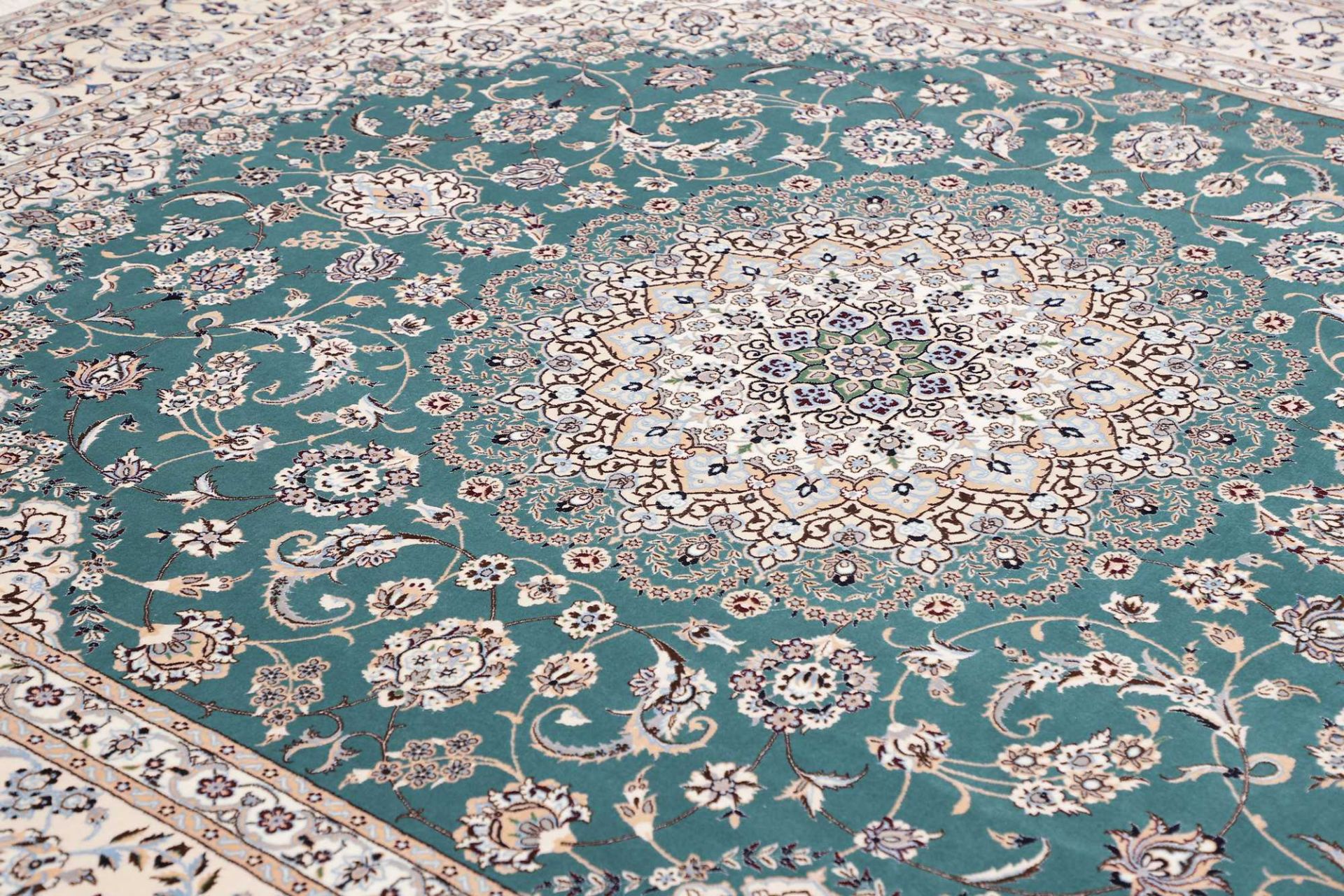 Nain Perserteppich 260 × 311 cm aus Wolle, handgeknüpft