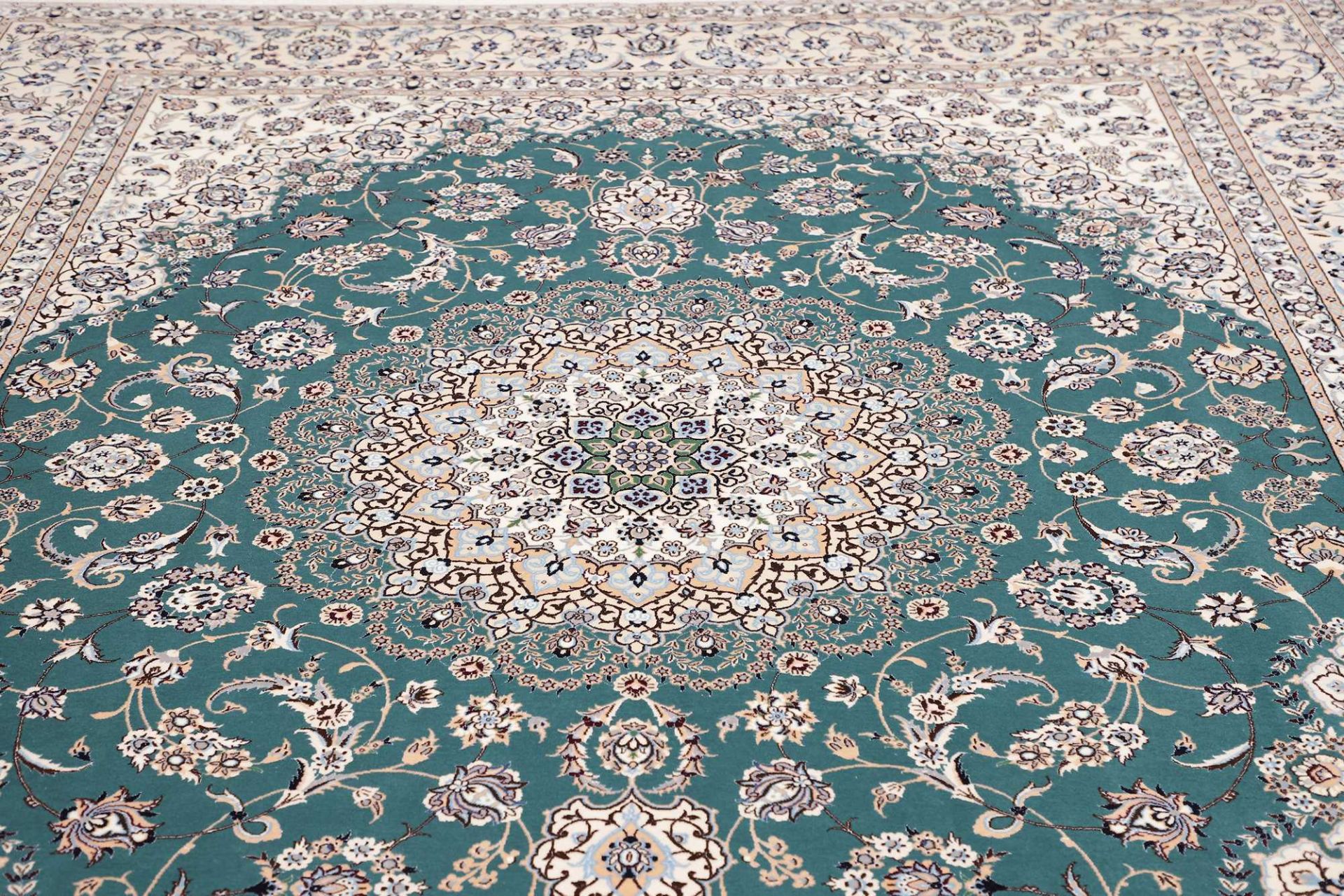 Nain Perserteppich 260 × 311 cm aus Wolle, handgeknüpft
