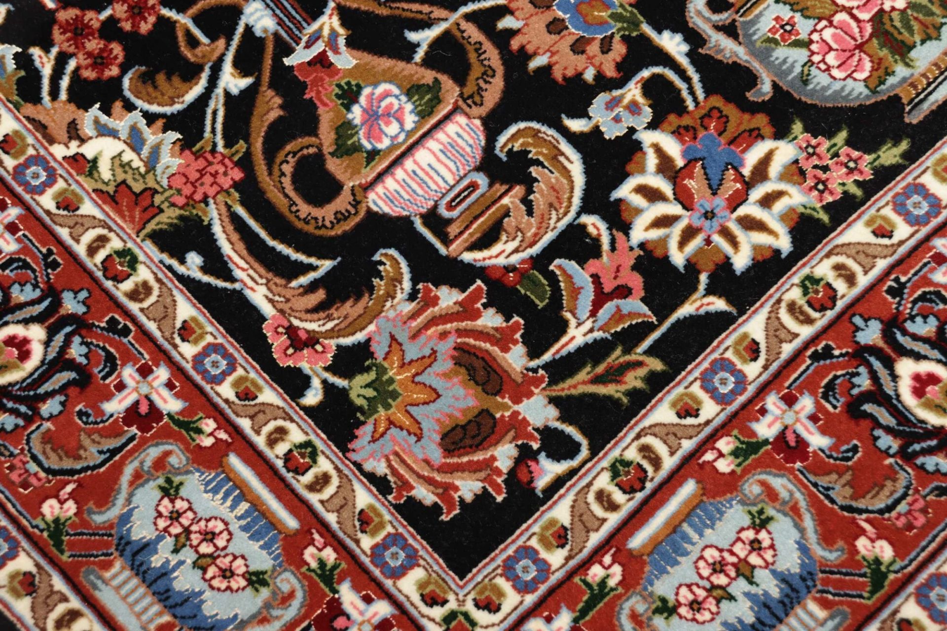 Handgeknüpfter Isfahan Perserteppich, 104 × 156 cm, Wolle & Seide