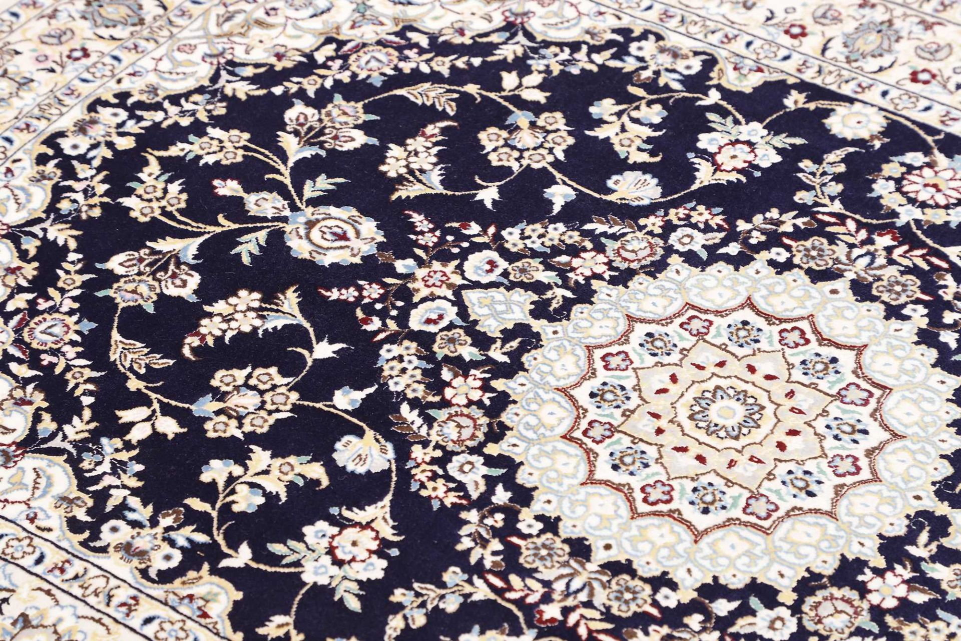 Nain Perserteppich 104 × 151 cm aus Wolle, handgeknüpft