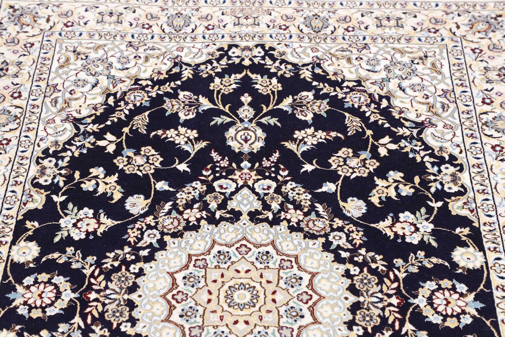 Nain Perserteppich 104 × 151 cm aus Wolle, handgeknüpft