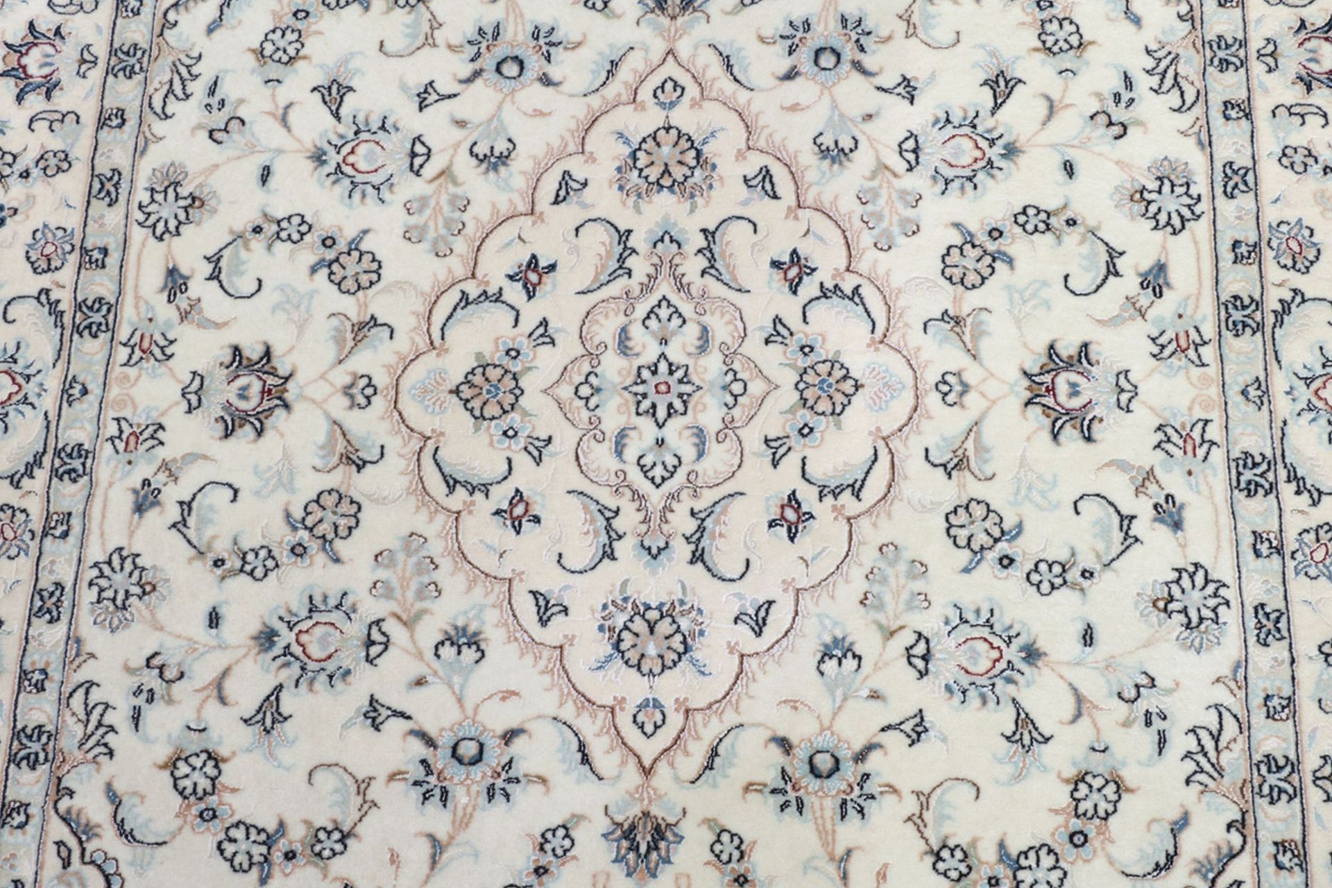 Nain Perserteppich 107 × 157 cm aus Wolle & Seide, handgeknüpft