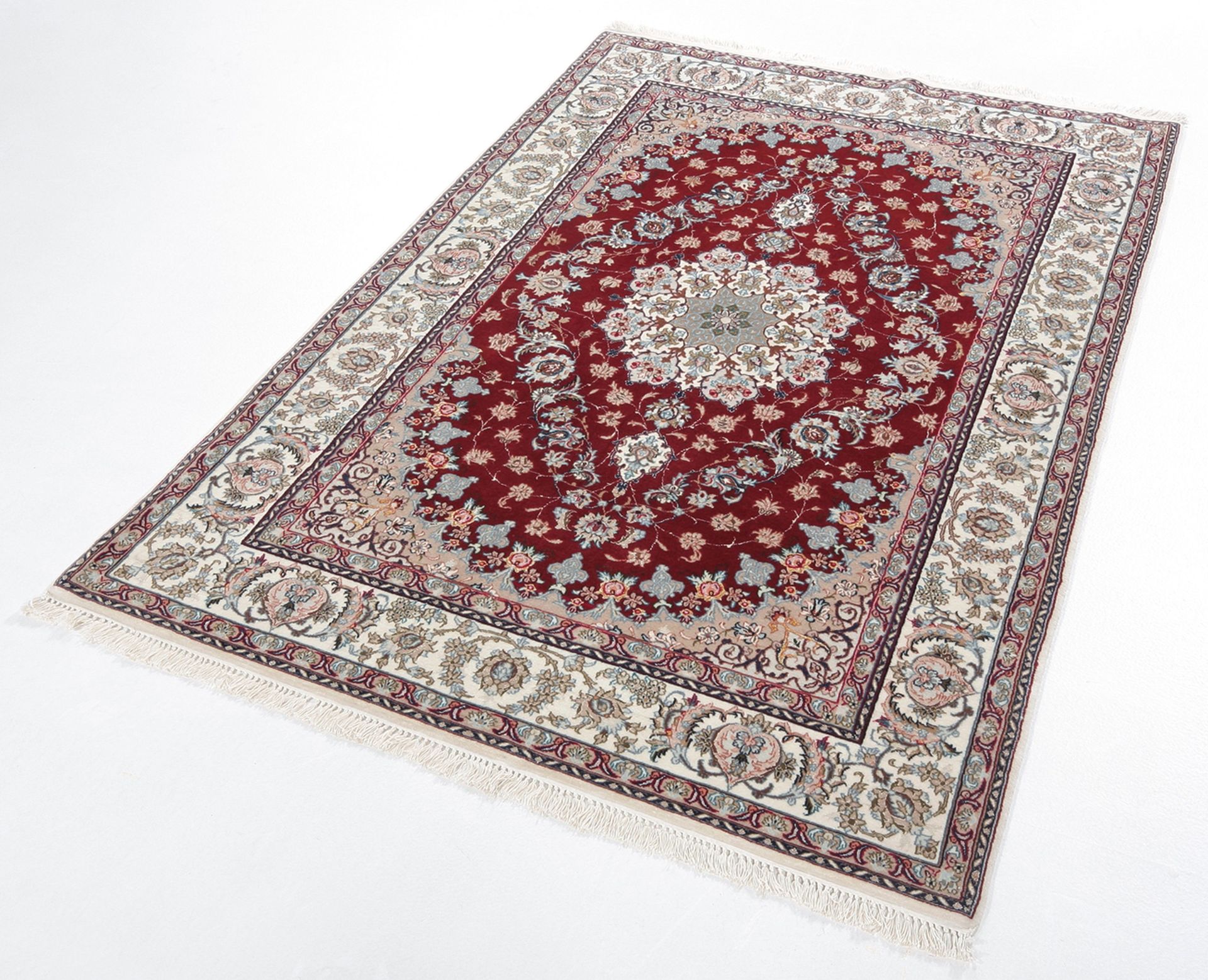 perserteppich-isfahan-110-x-170-cm-schurwolle-seide-handgeknupft-10 Isfahan Perserteppich 110 × 170 cm aus Wolle & Seide, handgeknüpft