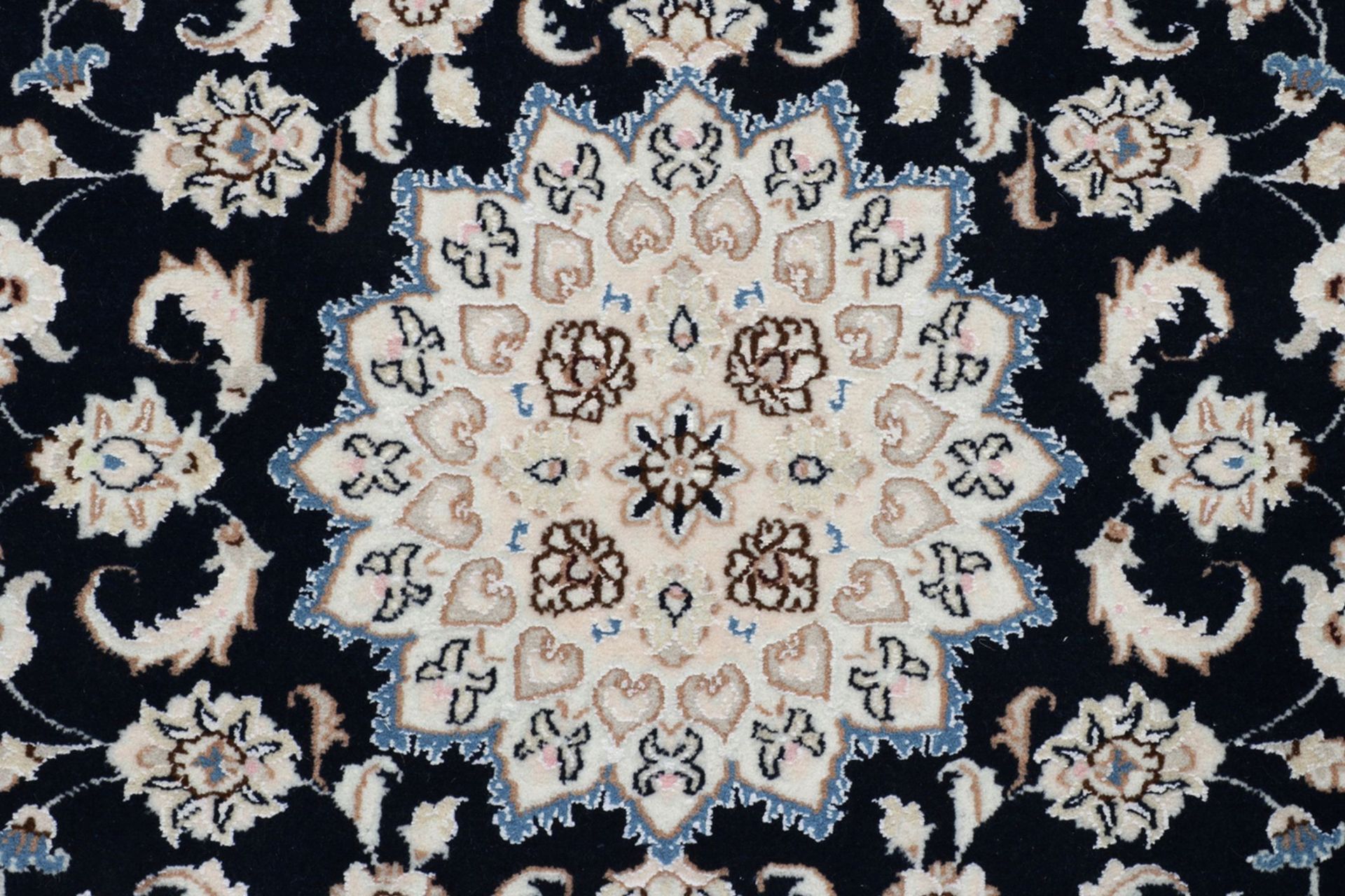 Handgeknüpfter Nain Perserteppich, 83 × 128 cm, Wolle & Seide
