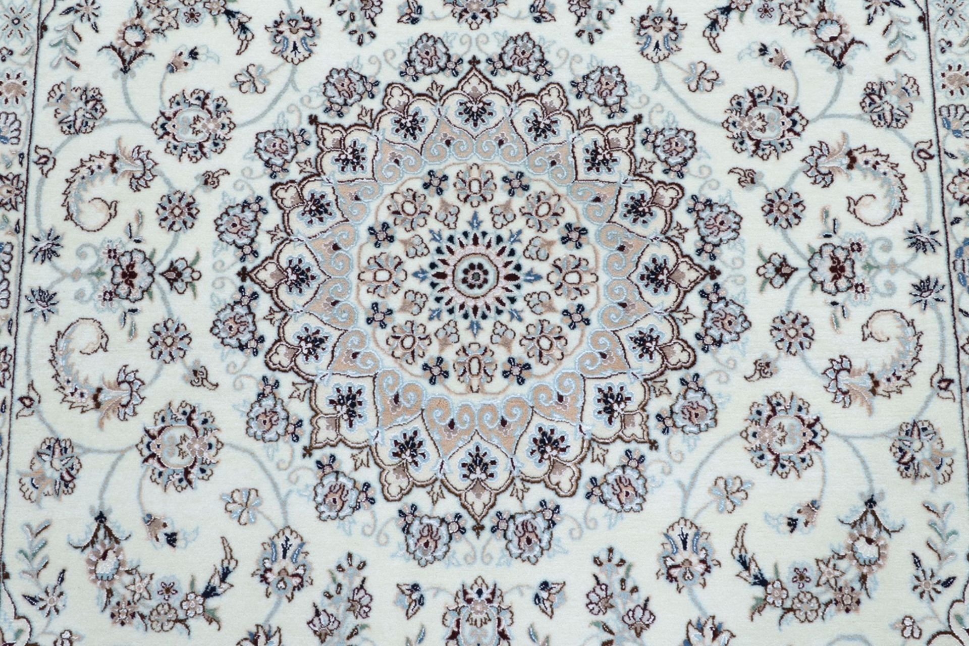 perserteppich-nain-140-x-218-cm-schurwolle-seide-handgeknupft-1 Handgeknüpfter Nain Perserteppich, 140 × 218 cm, Wolle & Seide