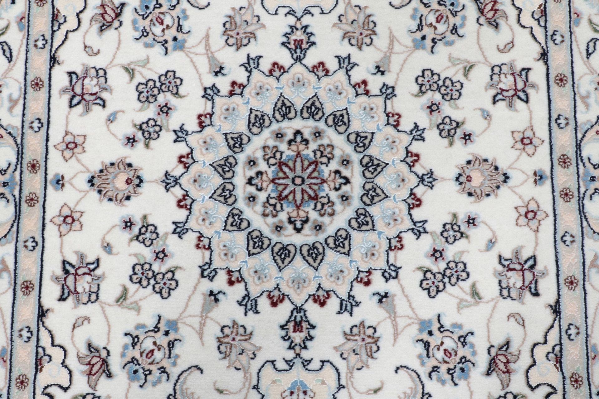 perserteppich-nain-82-x-140-cm-schurwolle-seide-handgeknupft-1 Handgeknüpfter Nain Perserteppich 82 × 140 cm