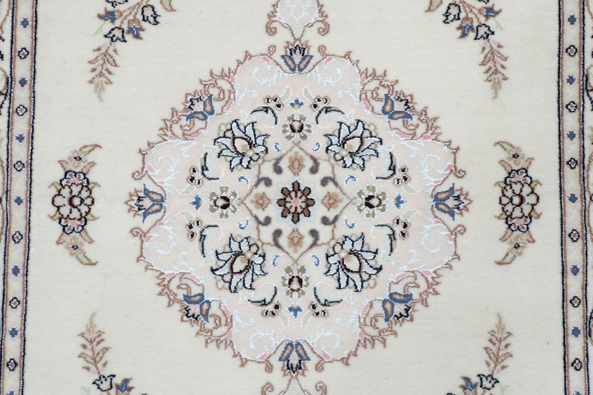 perserteppich-nain-82-x-133-cm-schurwolle-seide-handgeknupft-1 Nain Perserteppich aus Iran, 82 × 133 cm