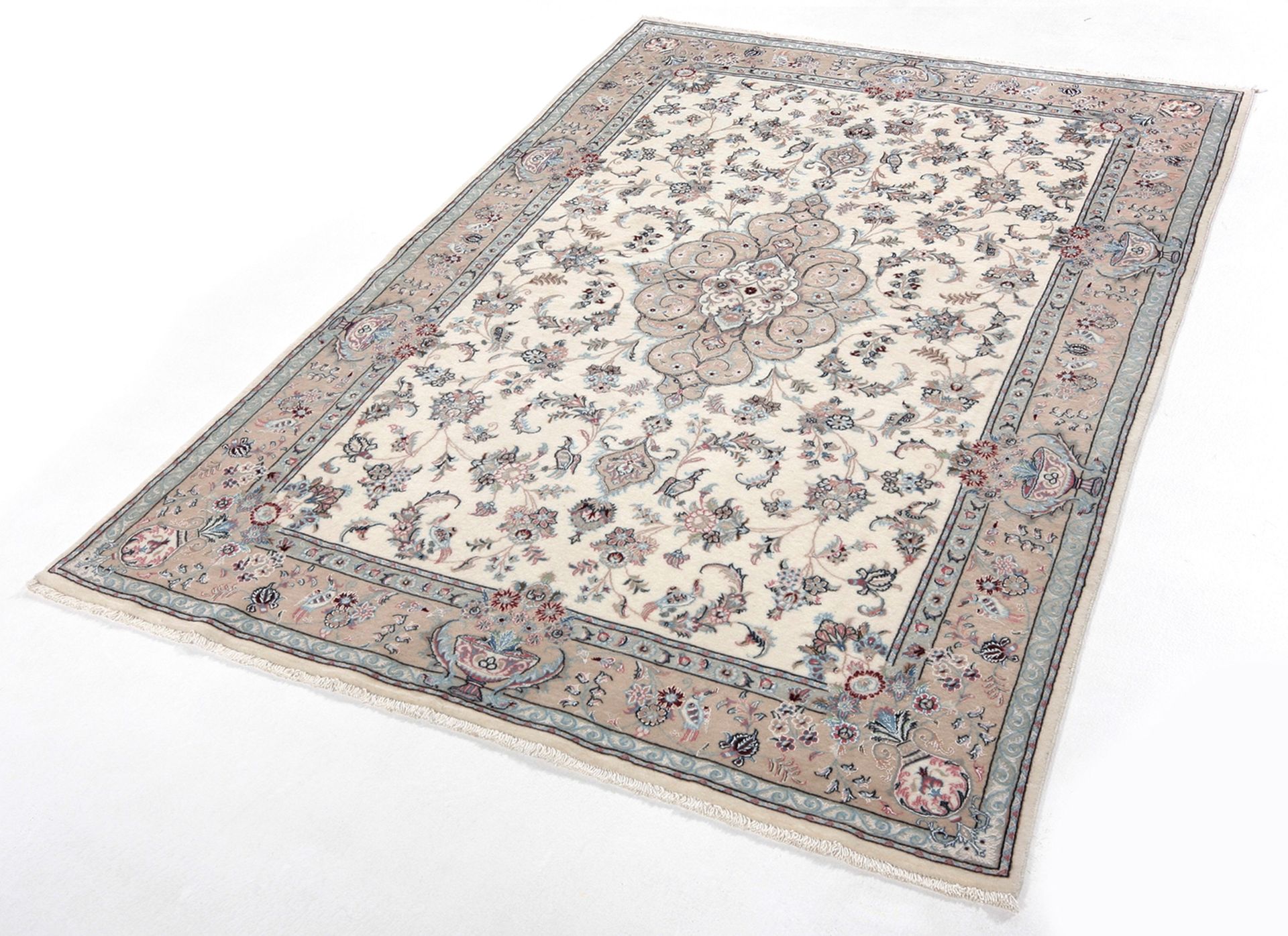 Isfahan Perserteppich aus Iran, 138 × 200 cm