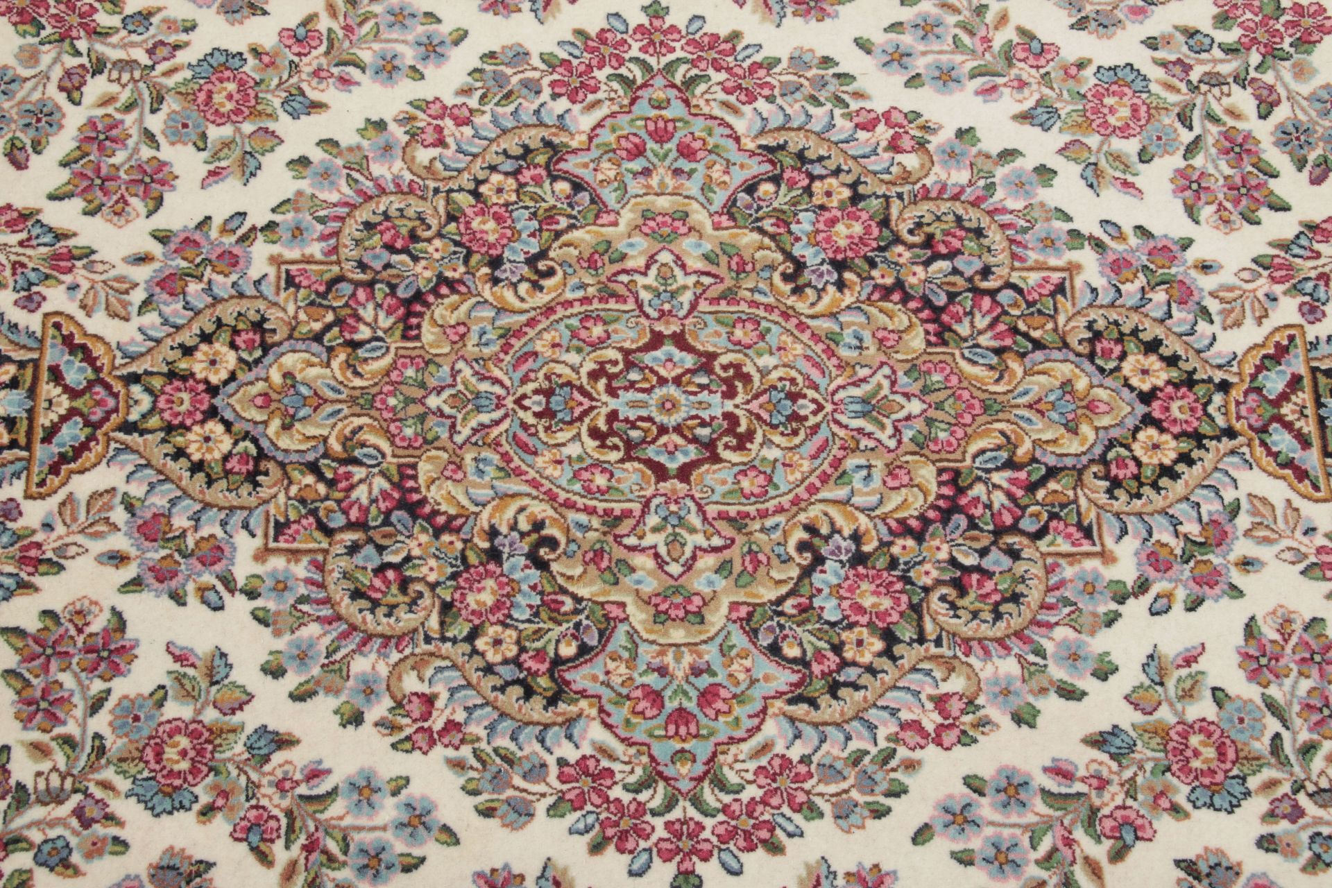 Kerman Perserteppich 252 × 342 cm aus Wolle, handgeknüpft