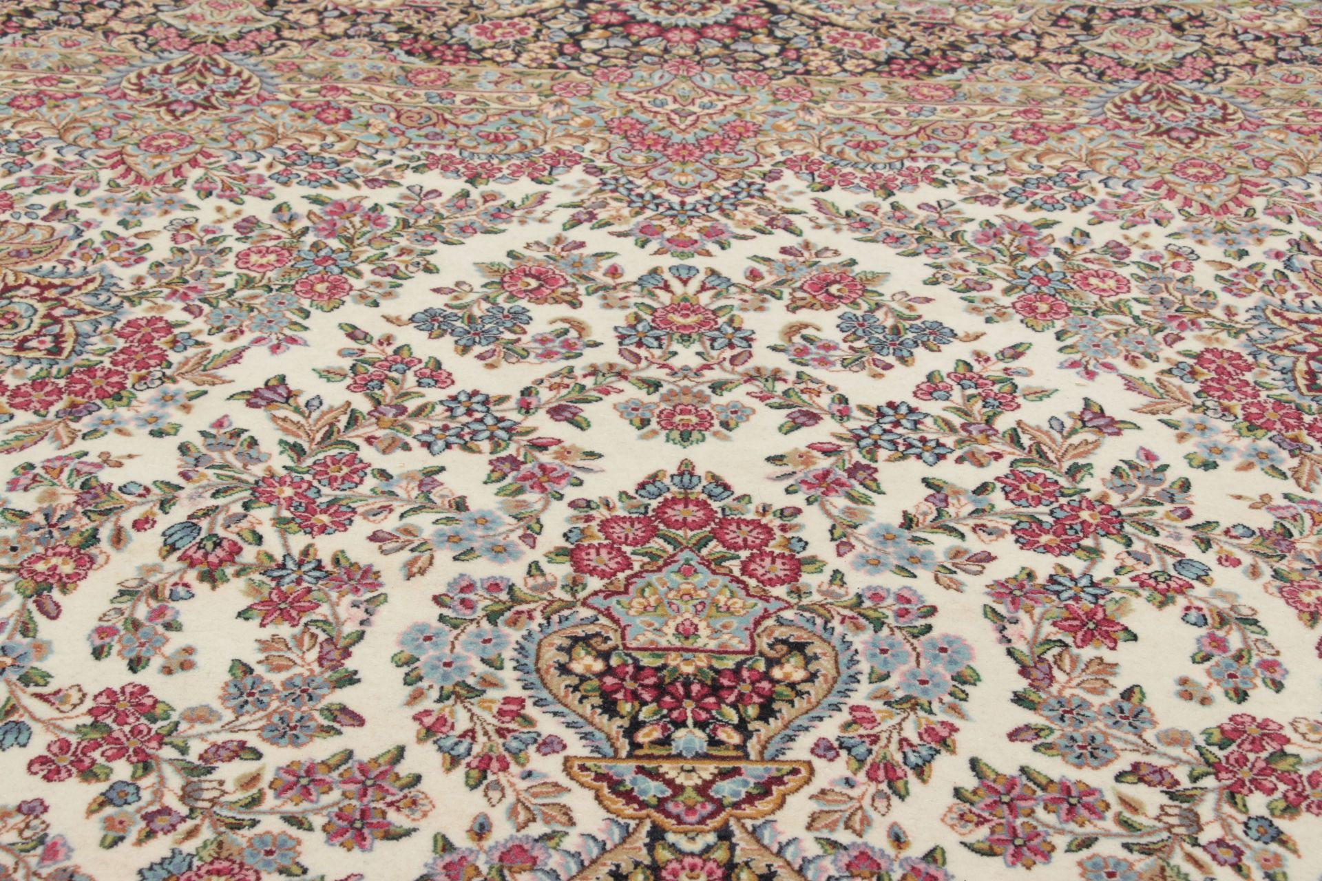 Kerman Perserteppich 252 × 342 cm aus Wolle, handgeknüpft