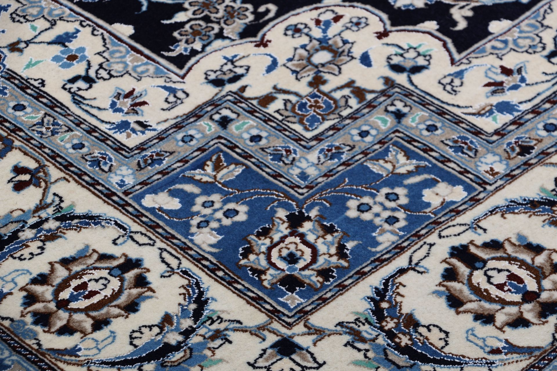 perserteppich-nain-255-x-347-cm-schurwolle-handgeknupft-exklusiv-4 Nain Perserteppich 255 × 347 cm aus Wolle, handgeknüpft