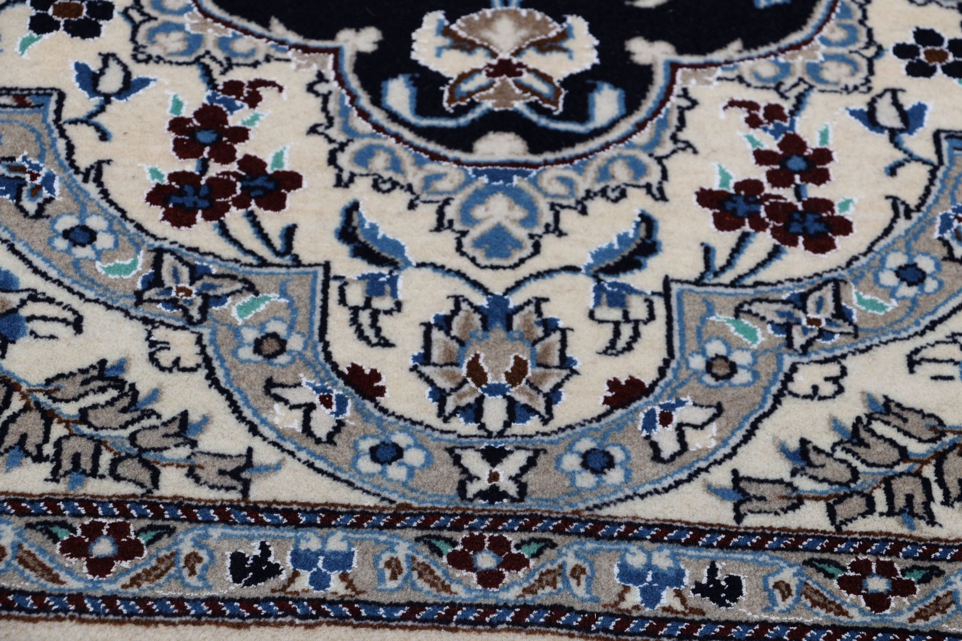perserteppich-nain-255-x-347-cm-schurwolle-handgeknupft-exklusiv-6 Nain Perserteppich 255 × 347 cm aus Wolle, handgeknüpft