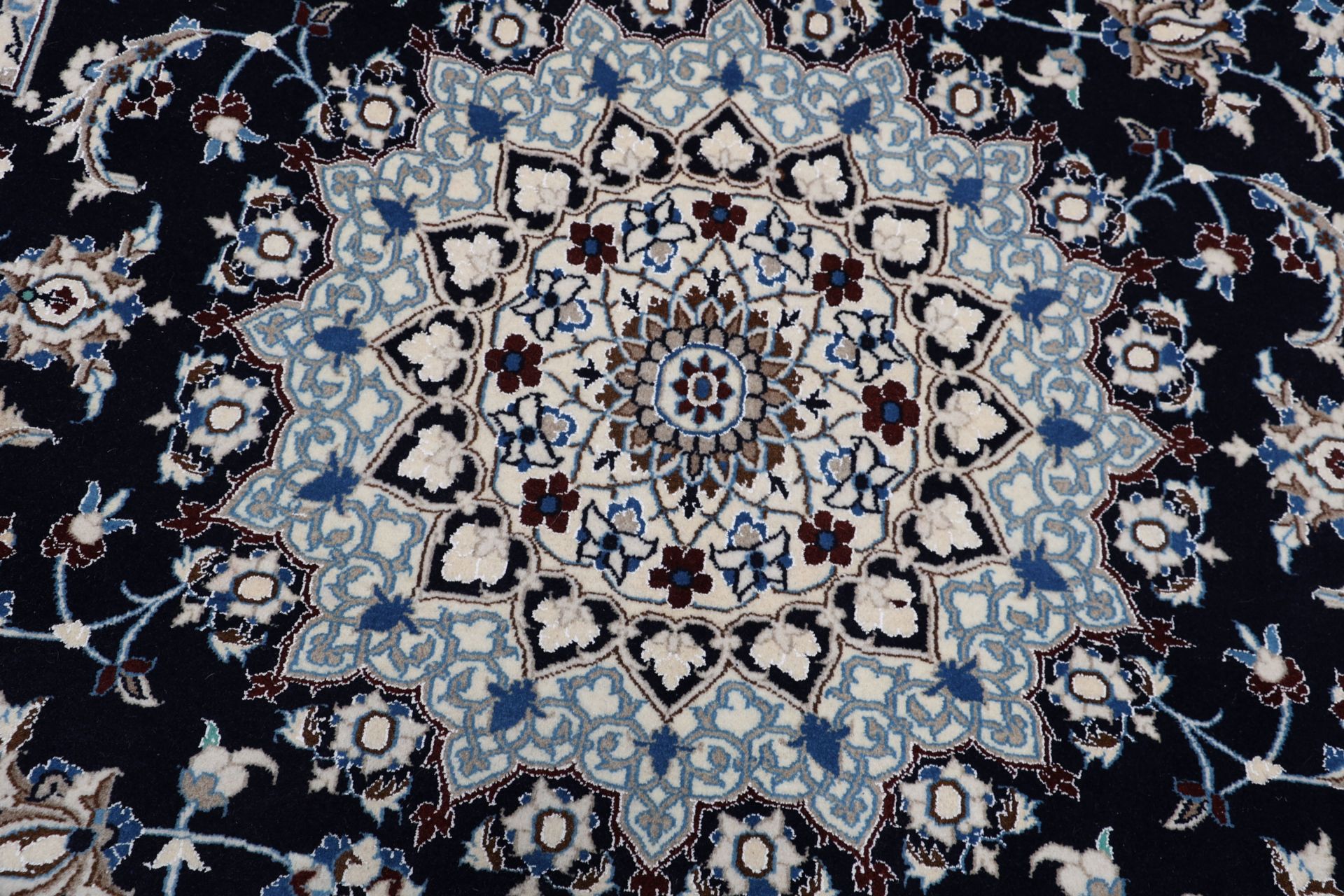 perserteppich-nain-255-x-347-cm-schurwolle-handgeknupft-exklusiv-8 Nain Perserteppich 255 × 347 cm aus Wolle, handgeknüpft