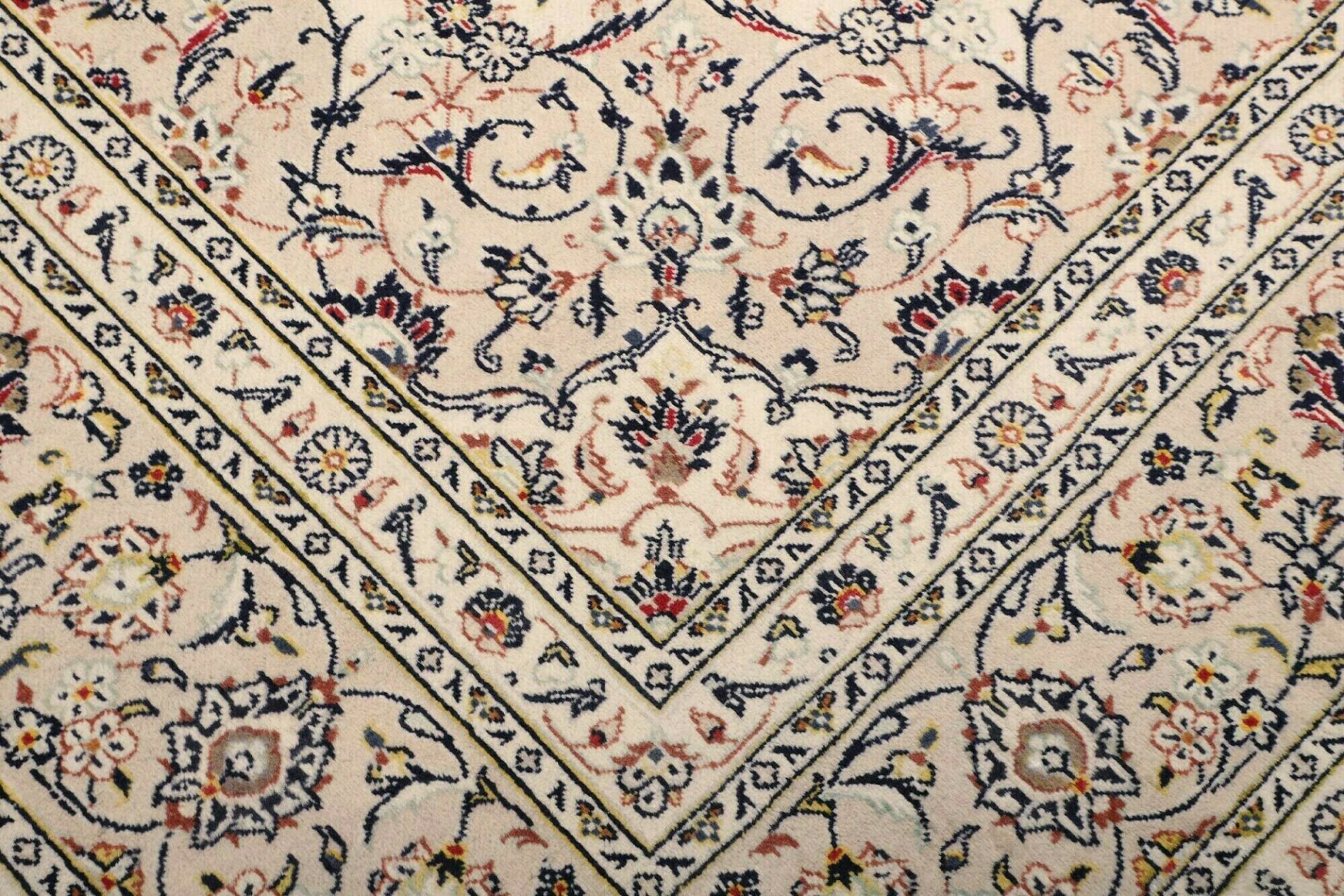 Handgeknüpfter Kashan Perserteppich 241 × 339 cm