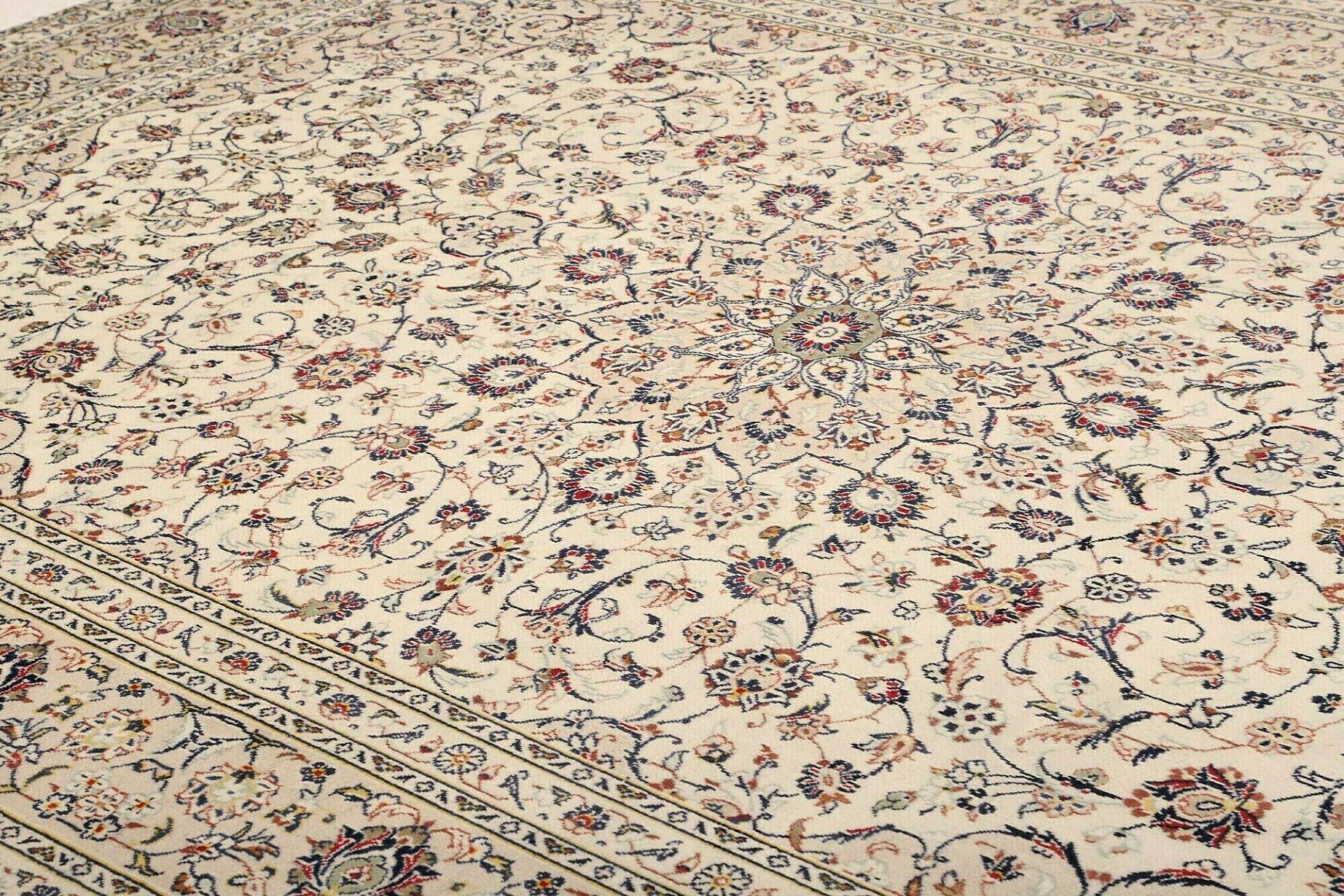 Handgeknüpfter Kashan Perserteppich 241 × 339 cm