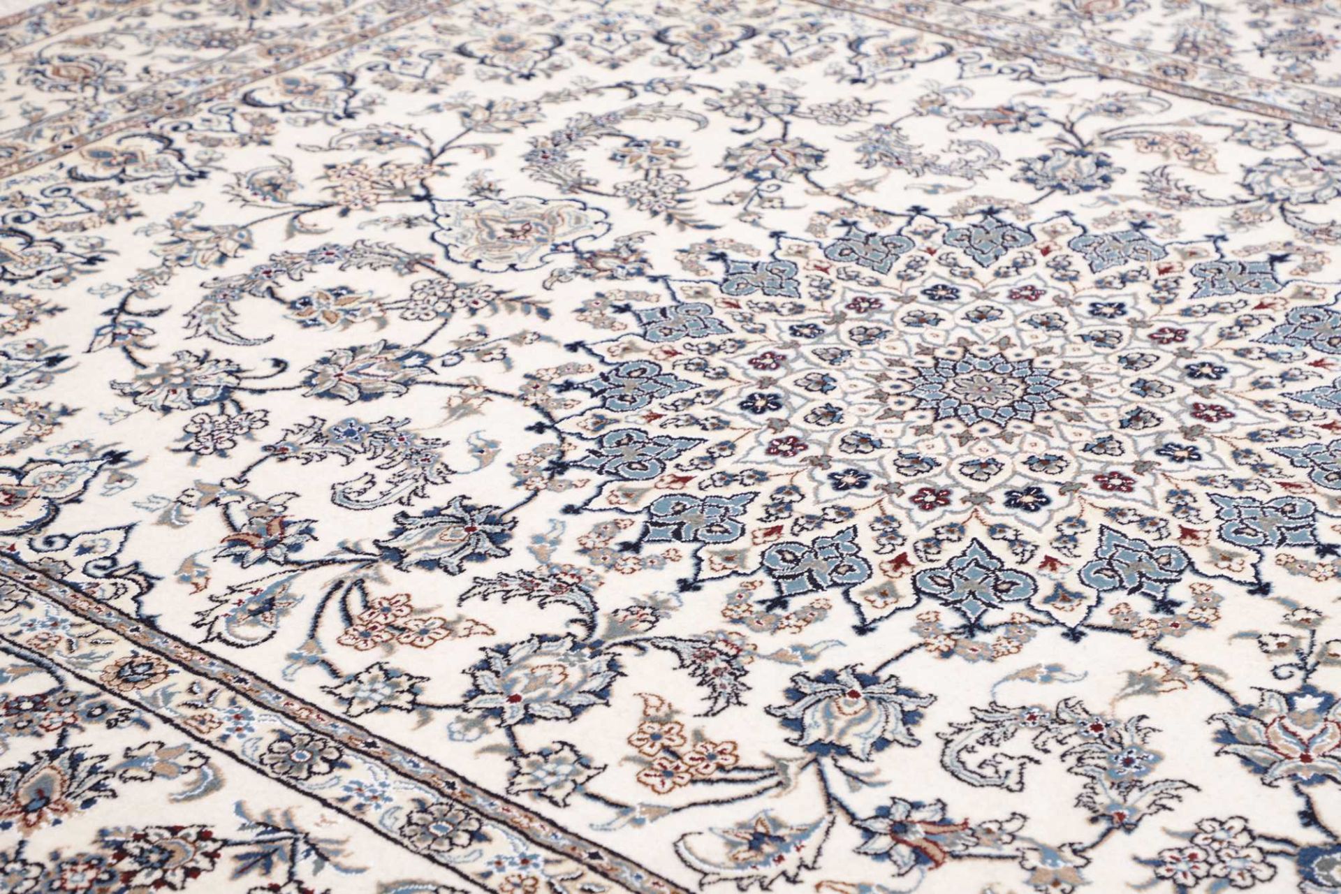Nain Perserteppich aus Iran, 247 × 348 cm