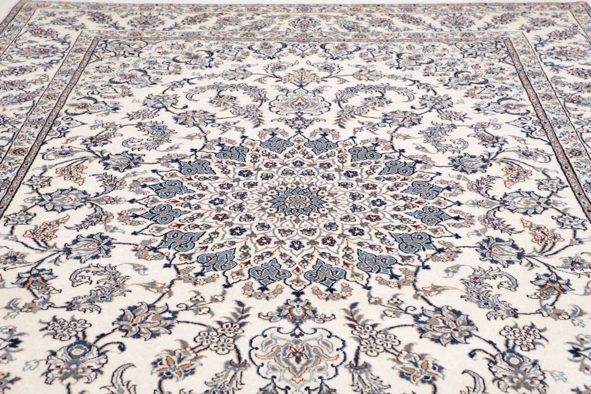 Nain Perserteppich aus Iran, 247 × 348 cm