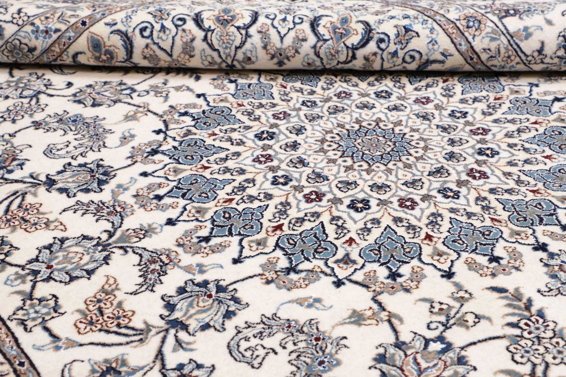 Nain Perserteppich aus Iran, 247 × 348 cm