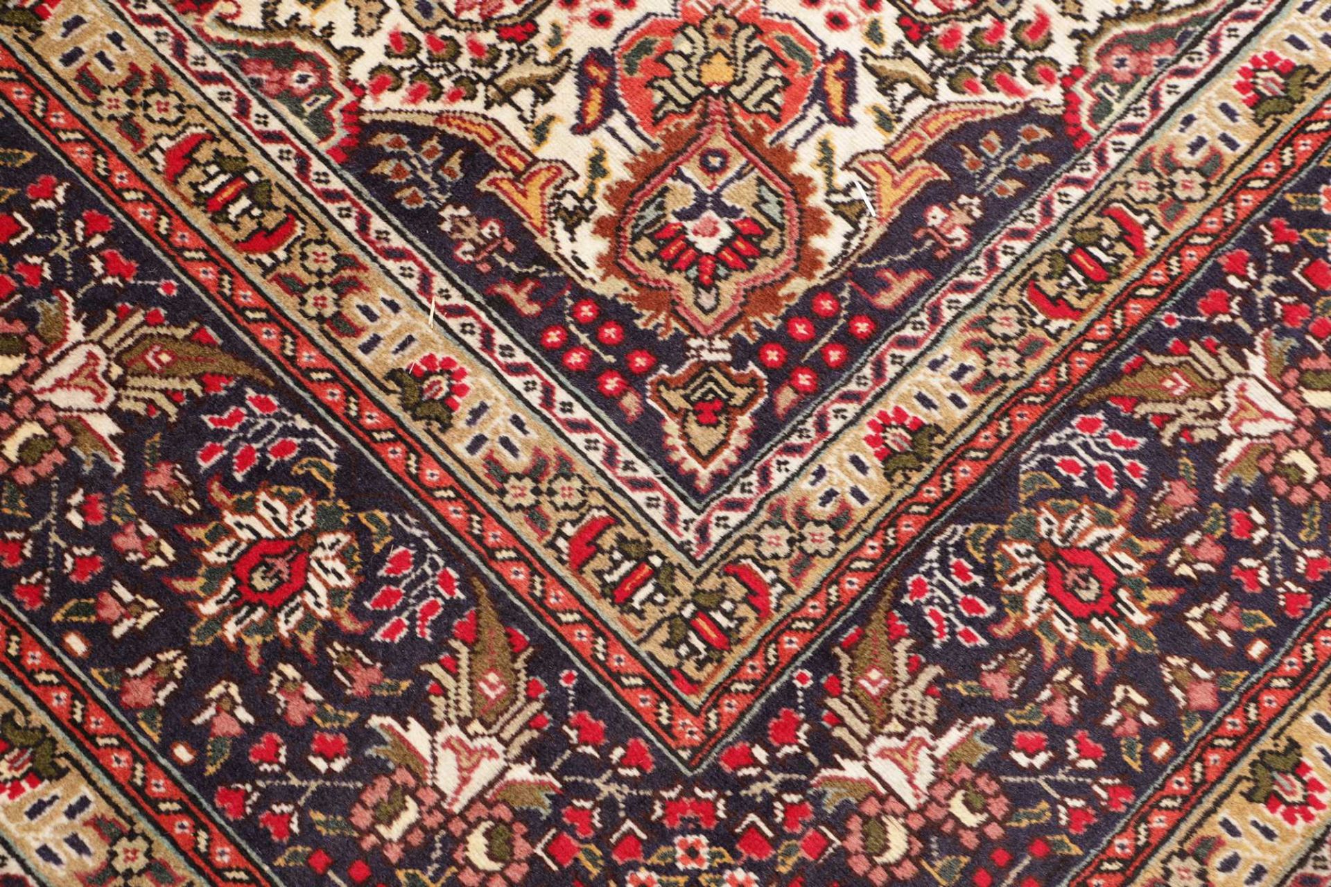 Täbriz Perserteppich 246 × 342 cm aus Wolle, handgeknüpft