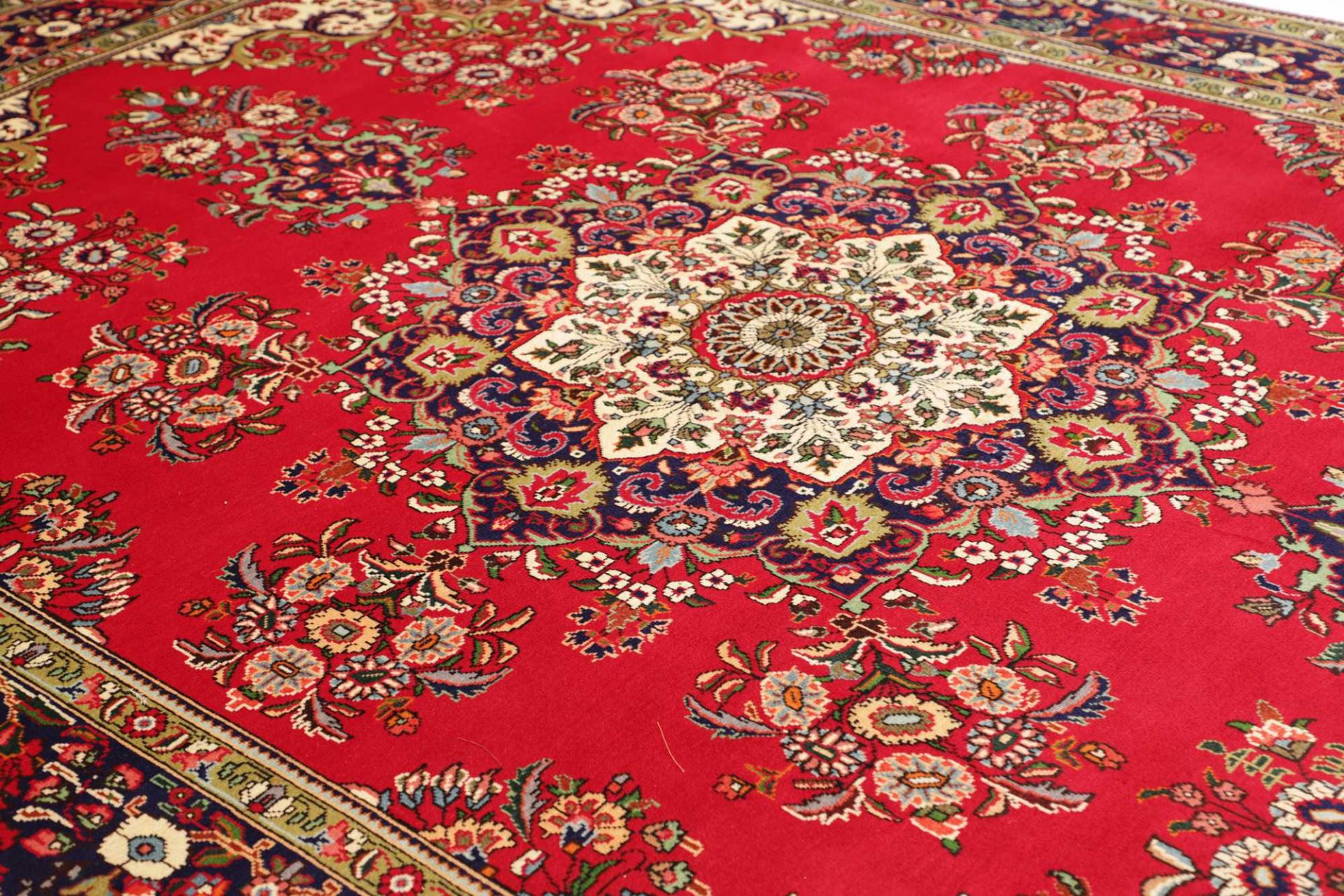 Handgeknüpfter Täbriz Perserteppich 241 × 347 cm