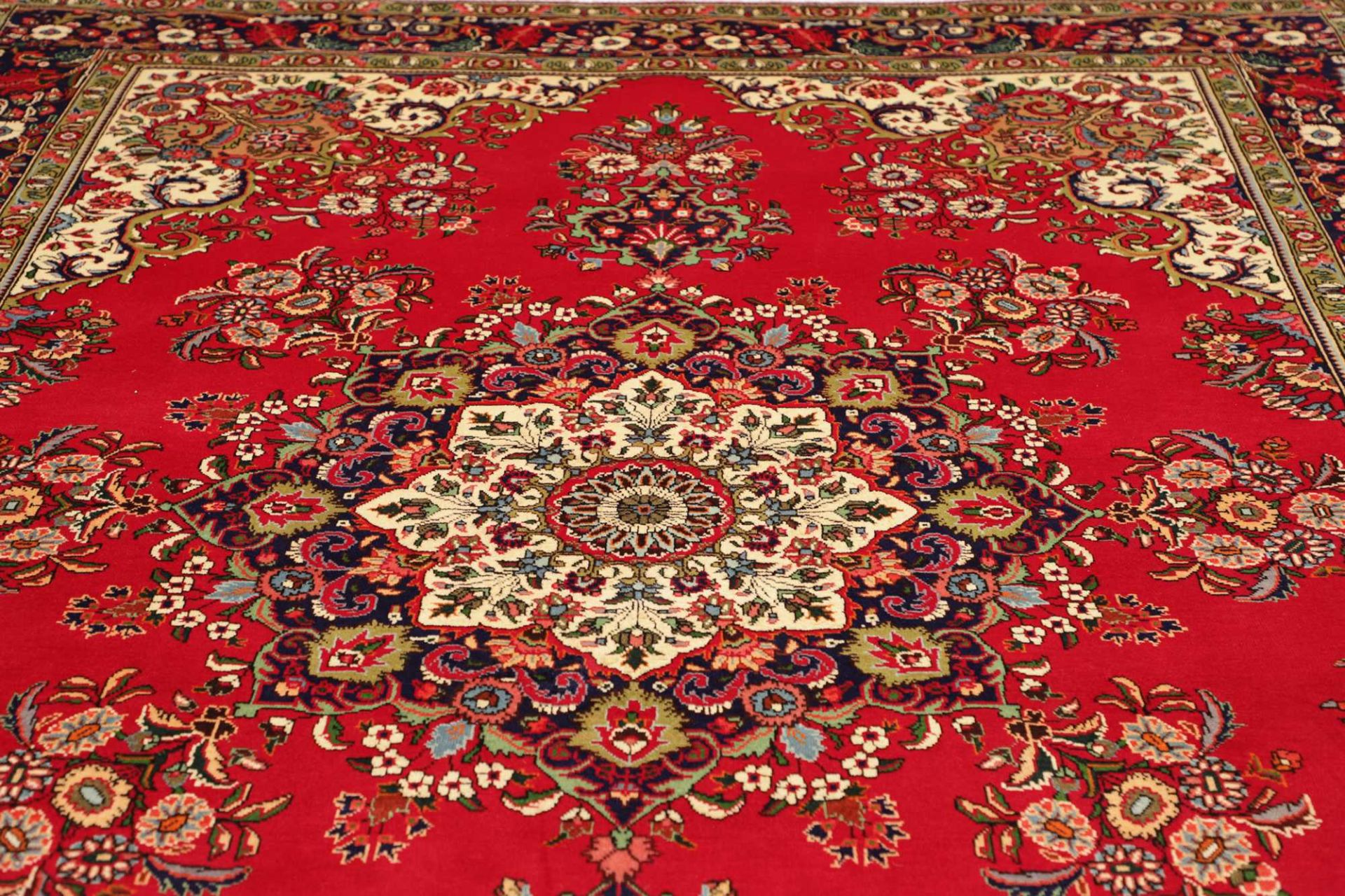 Handgeknüpfter Täbriz Perserteppich 241 × 347 cm