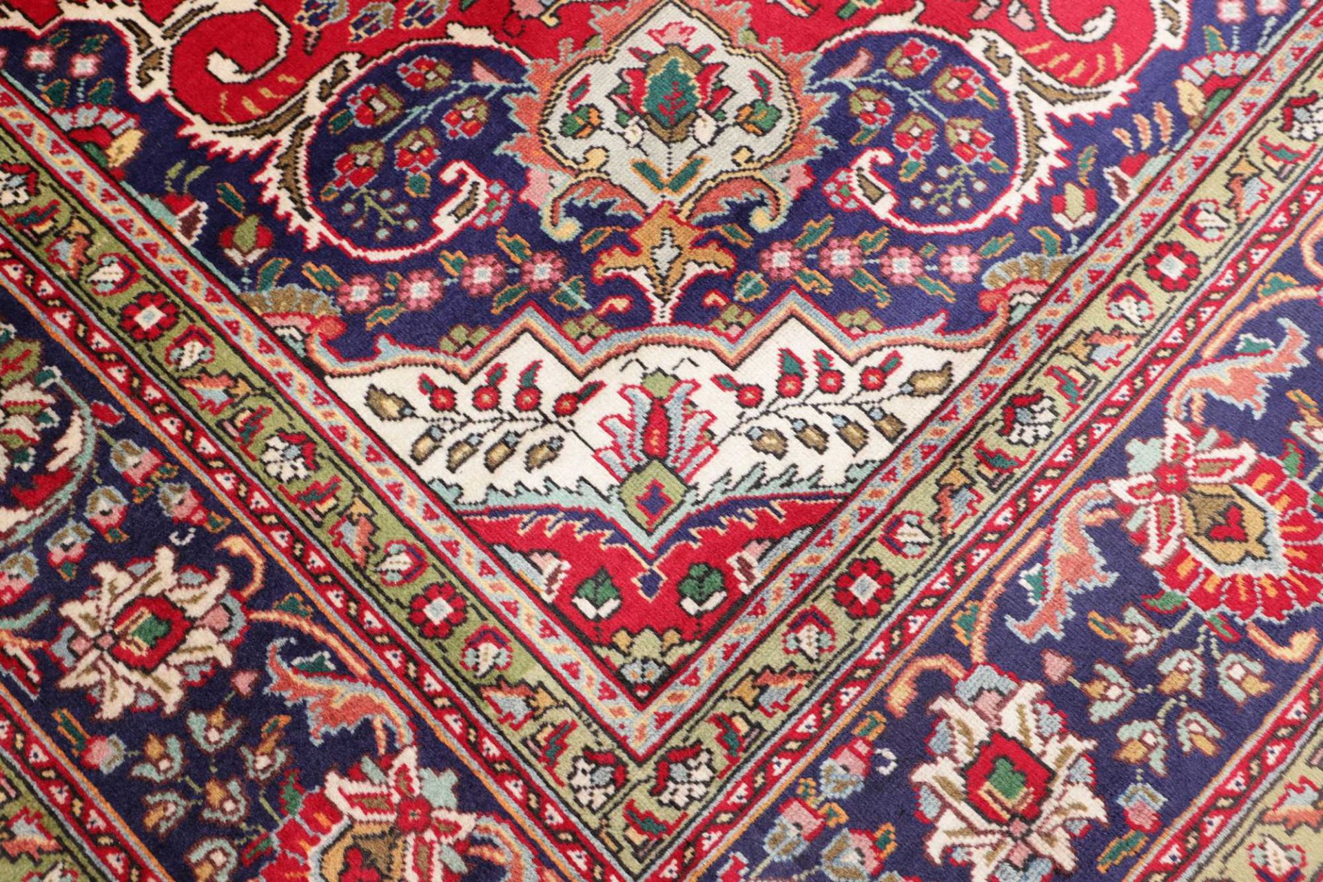 Täbriz Perserteppich 261 × 335 cm aus Wolle, handgeknüpft
