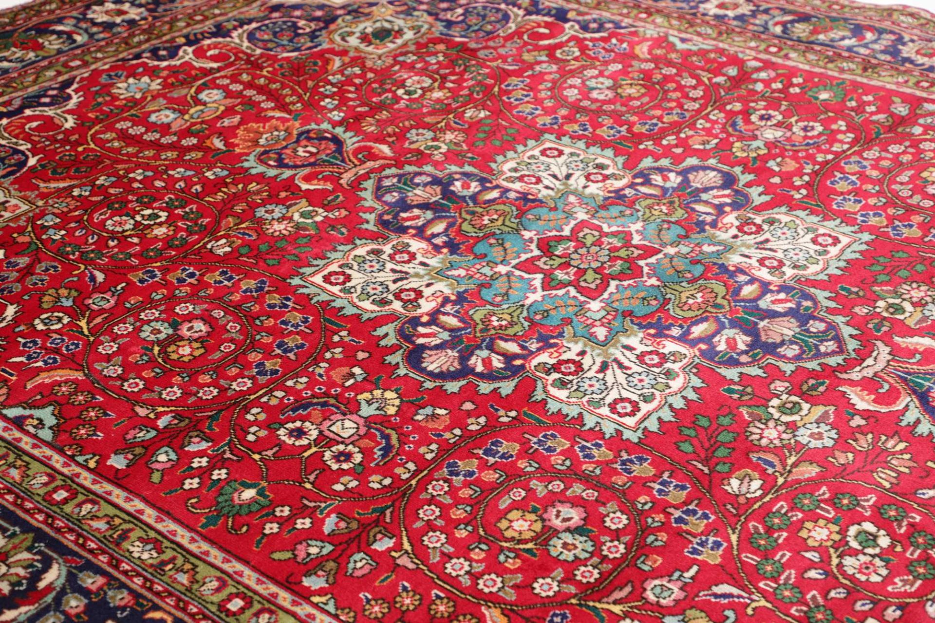Täbriz Perserteppich 261 × 335 cm aus Wolle, handgeknüpft