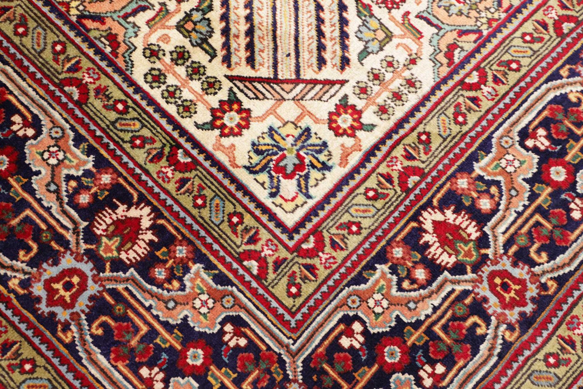 Täbriz Perserteppich 256 × 363 cm aus Wolle, handgeknüpft