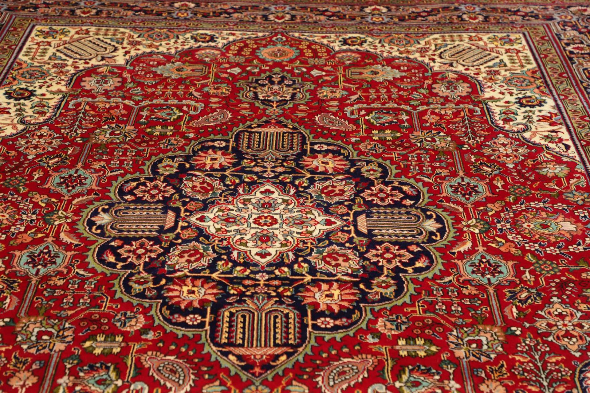 Täbriz Perserteppich 256 × 363 cm aus Wolle, handgeknüpft