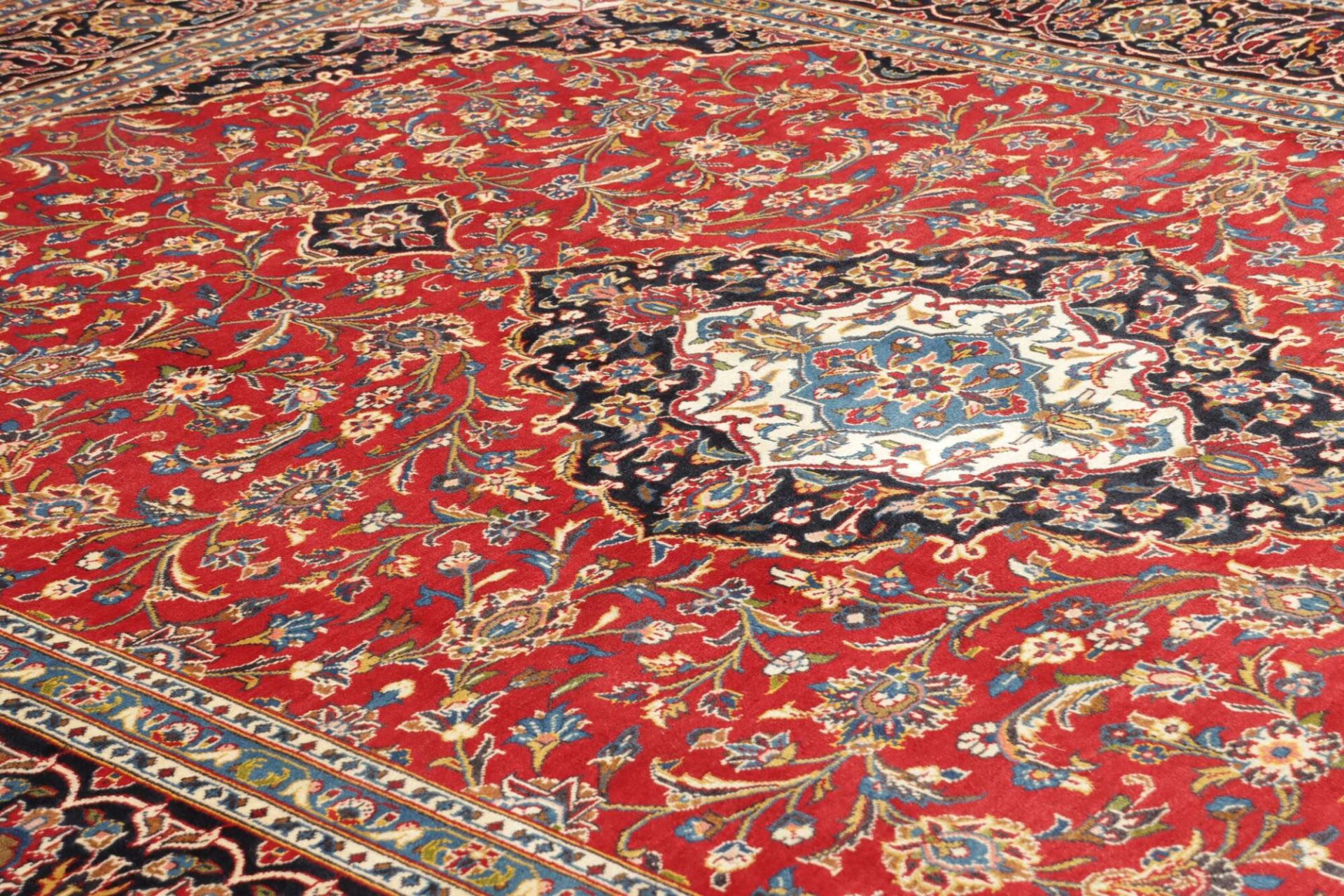 Handgeknüpfter Kashan Perserteppich 249 × 346 cm