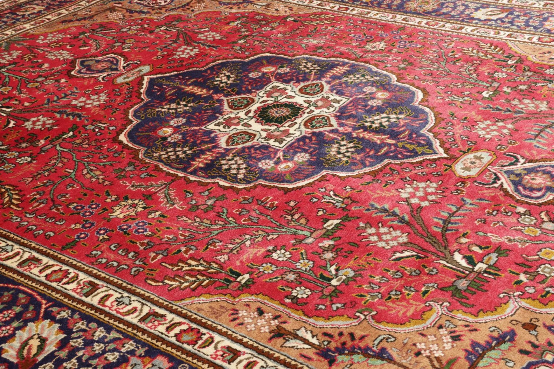 Täbriz Perserteppich aus Iran, 251 × 341 cm