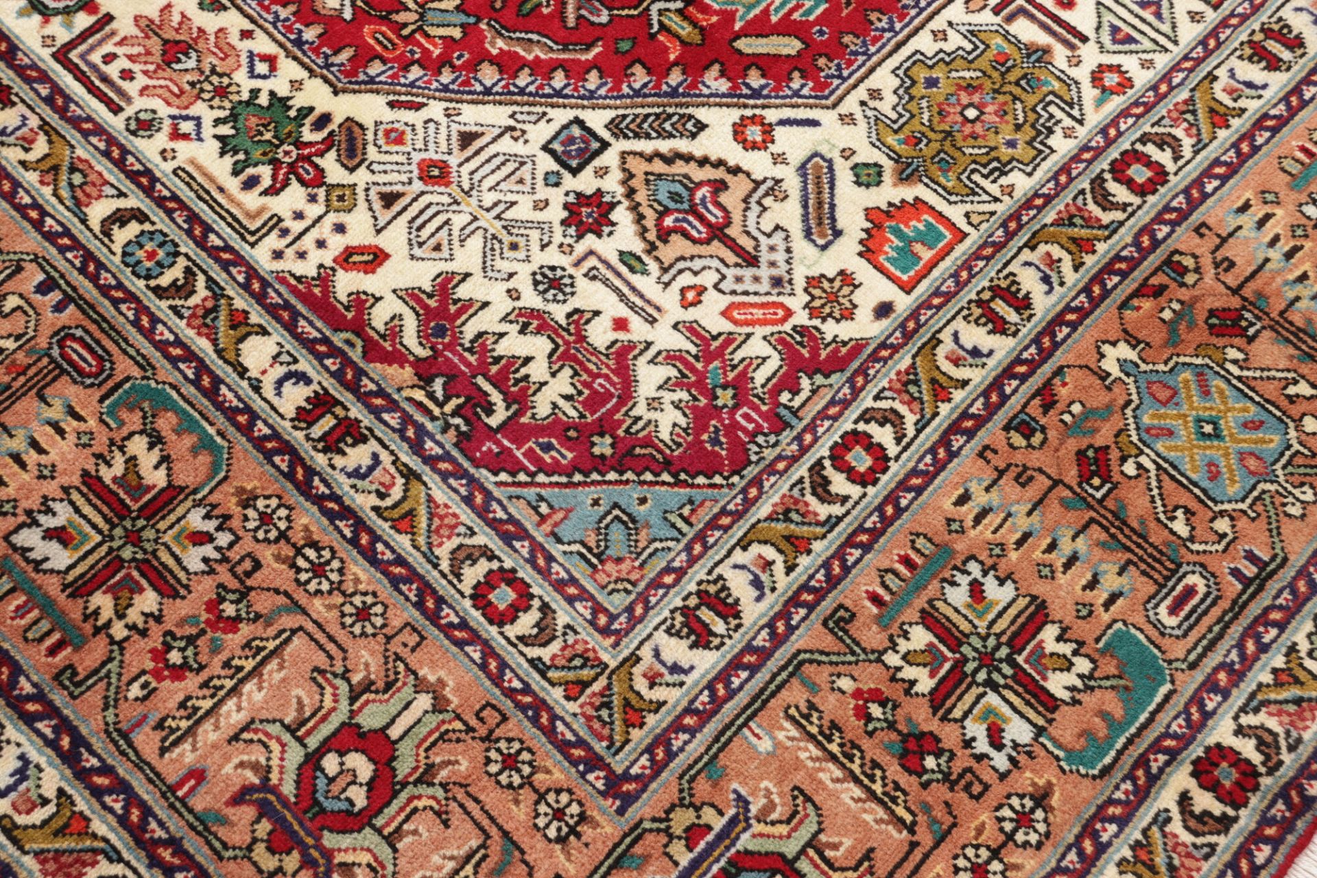 Täbriz Perserteppich 253 × 349 cm aus Wolle, handgeknüpft