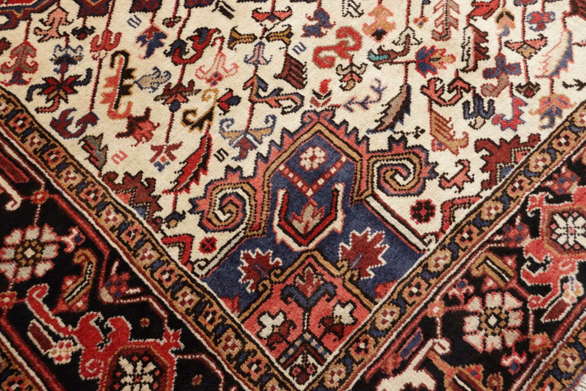 Heriz Perserteppich 259 × 349 cm aus Wolle, handgeknüpft