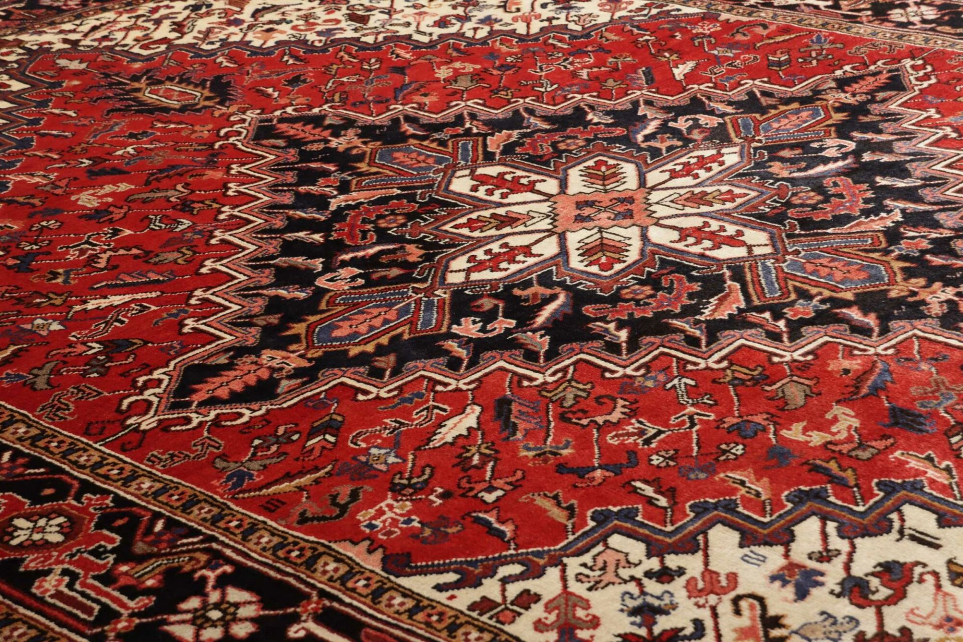 Heriz Perserteppich 259 × 349 cm aus Wolle, handgeknüpft