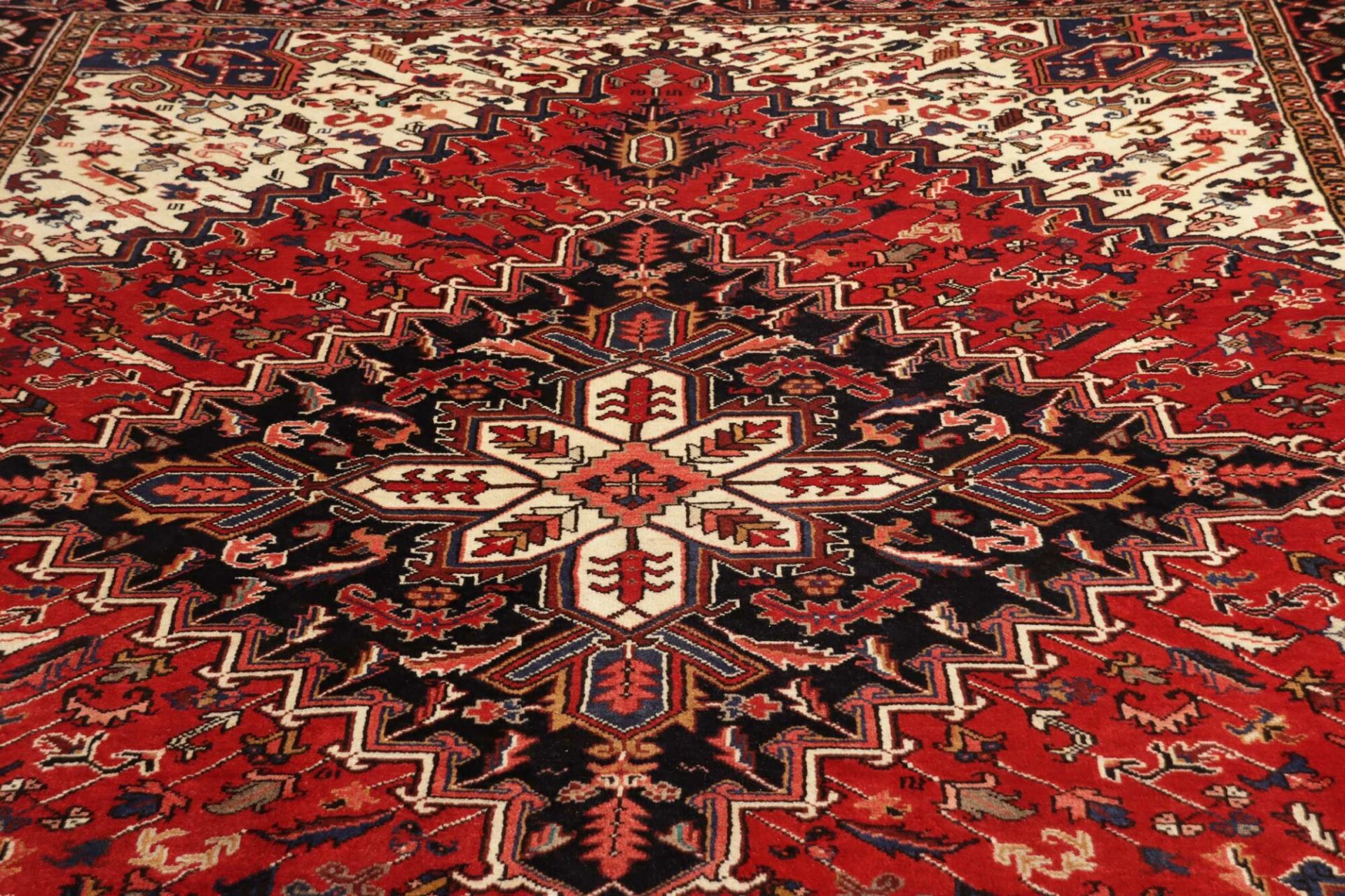 Heriz Perserteppich 259 × 349 cm aus Wolle, handgeknüpft