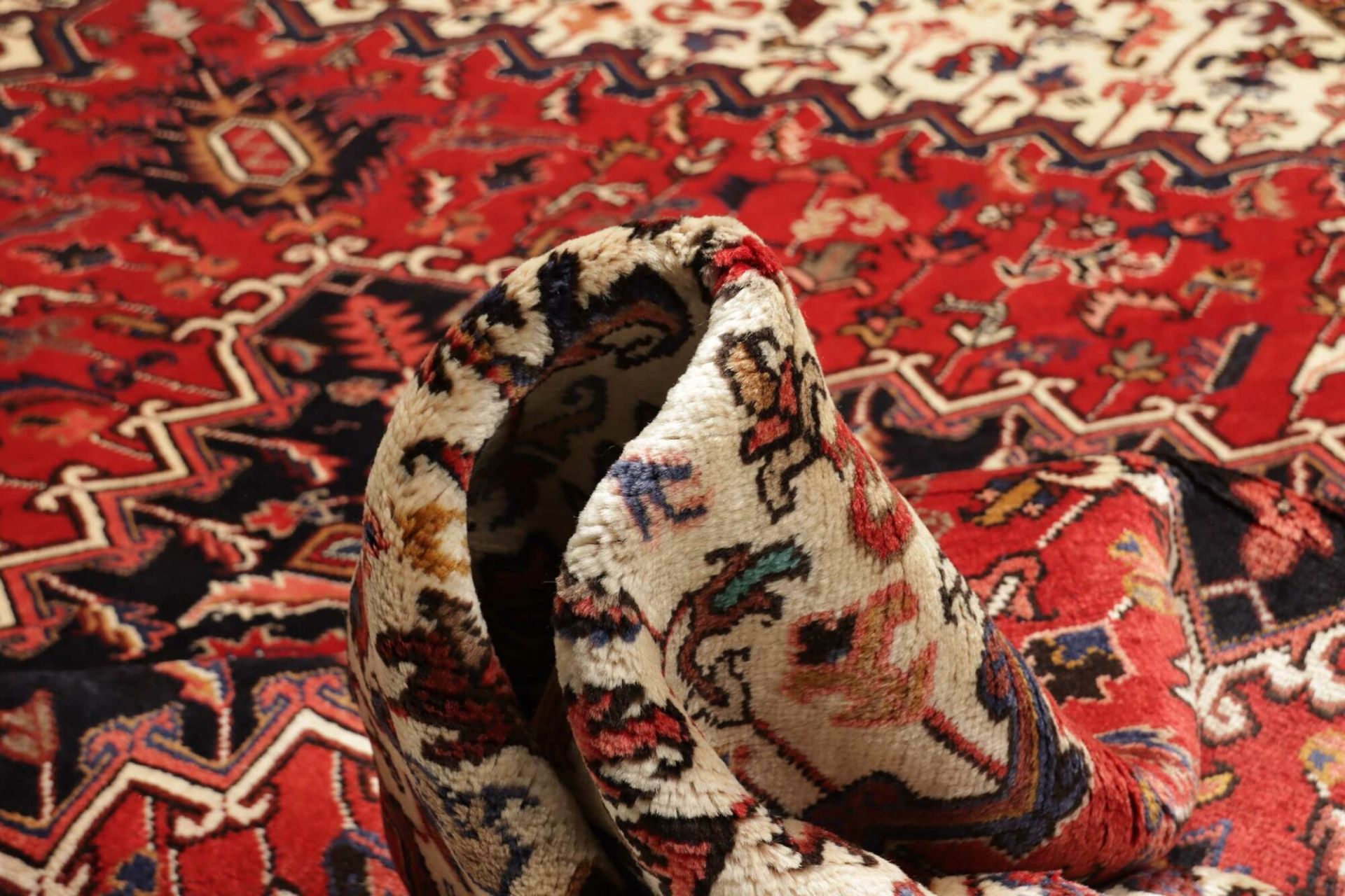 Heriz Perserteppich 259 × 349 cm aus Wolle, handgeknüpft