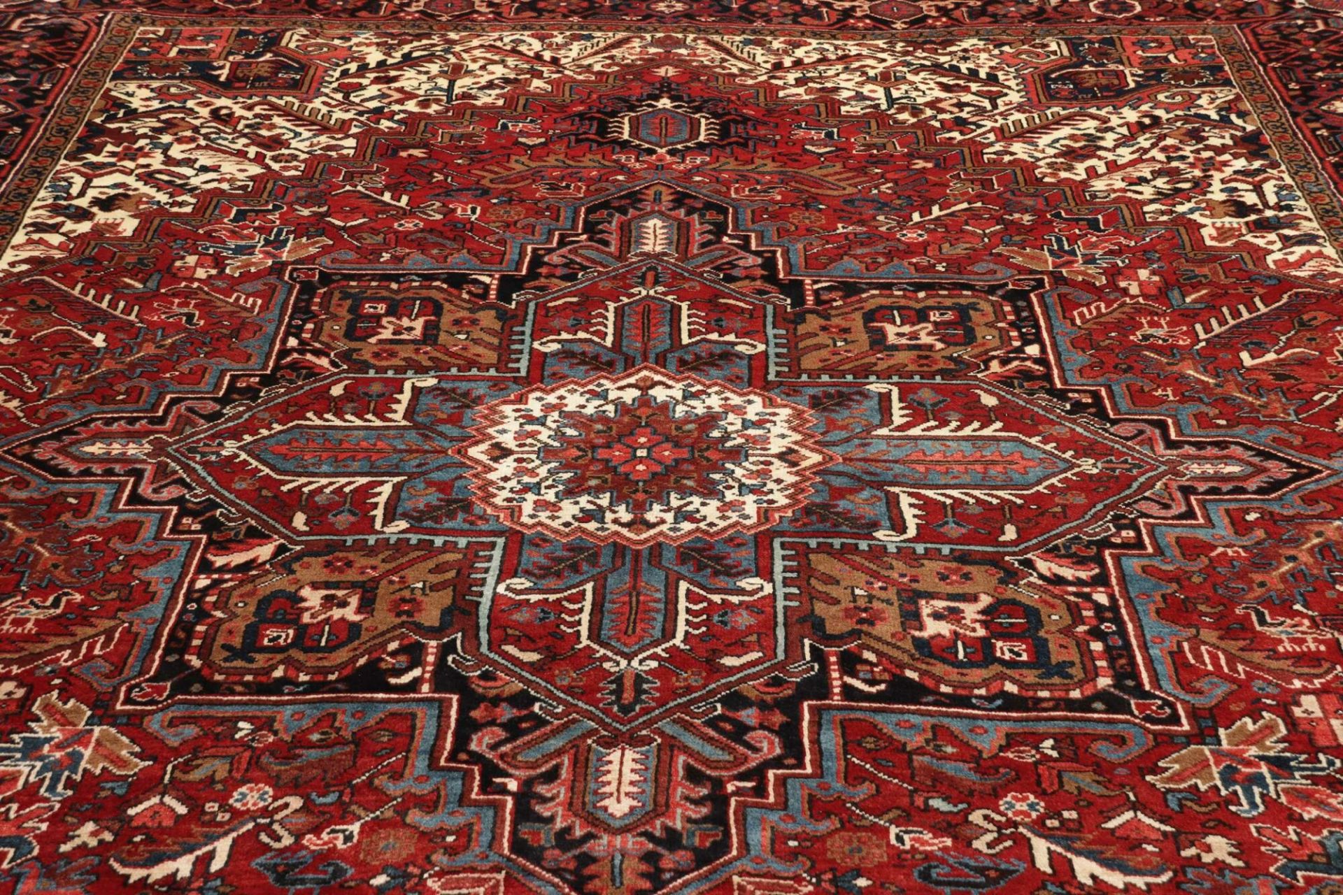 Heriz Perserteppich aus Iran, 271 × 354 cm