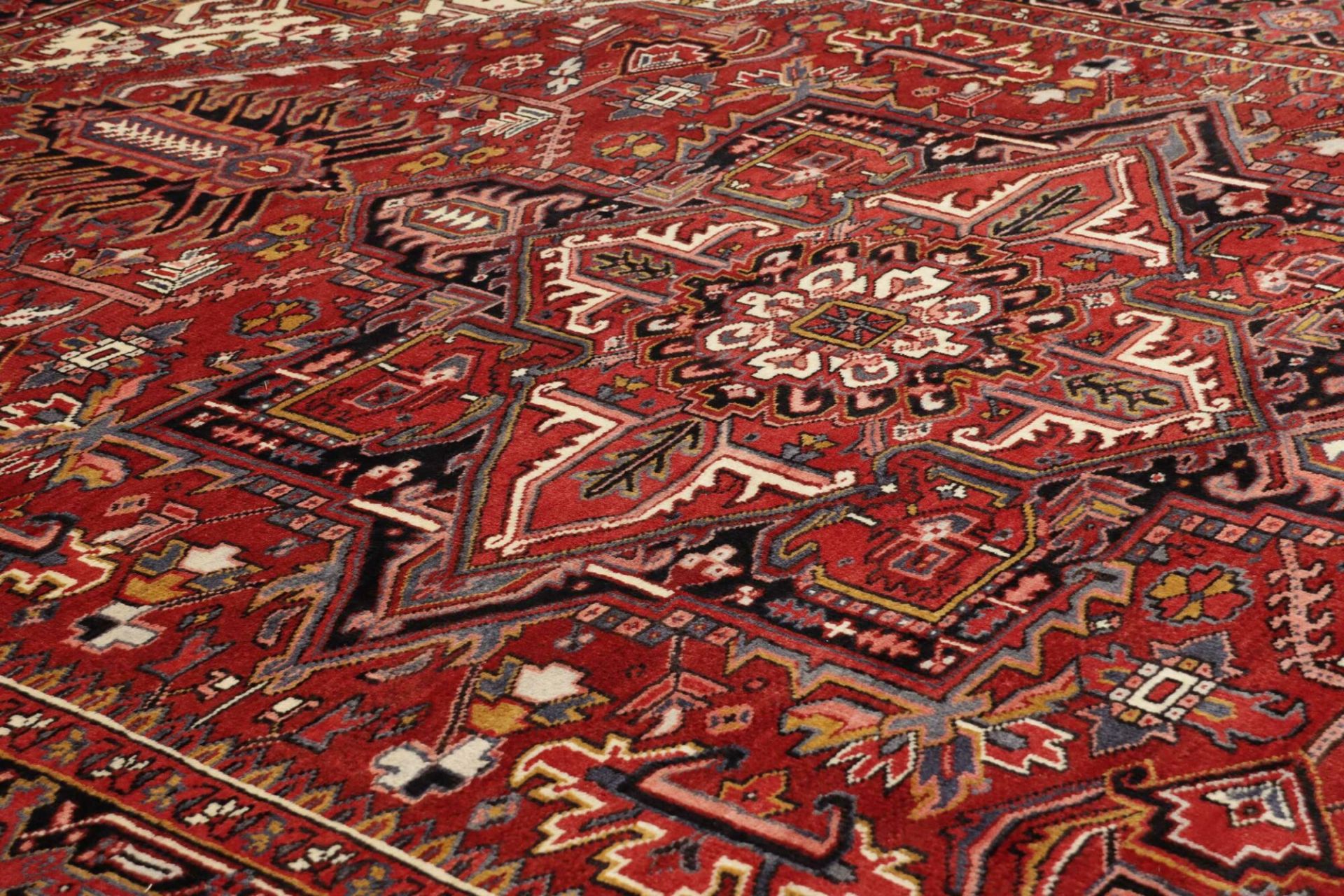 perserteppich-heriz-251-x-327-cm-schurwolle-handgeknupft-rustikal-12 Handgeknüpfter Heriz Perserteppich, 251 × 327 cm, Wolle
